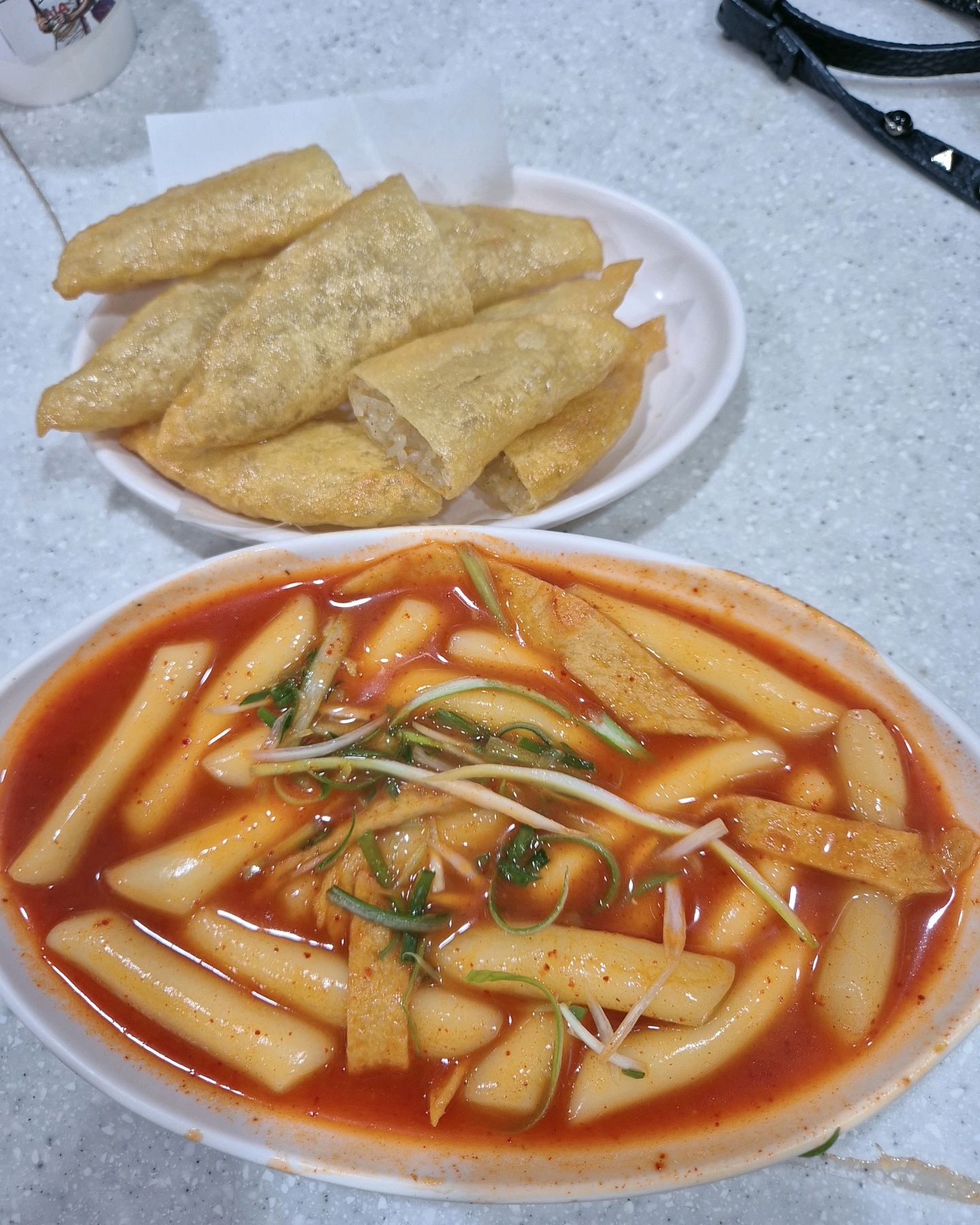 맛있어요 ㅎㅎ 떡볶이 국물에 만두 찍어먹으면 최고입니다 ㅎ - 인천 맛집 모녀떡볶이