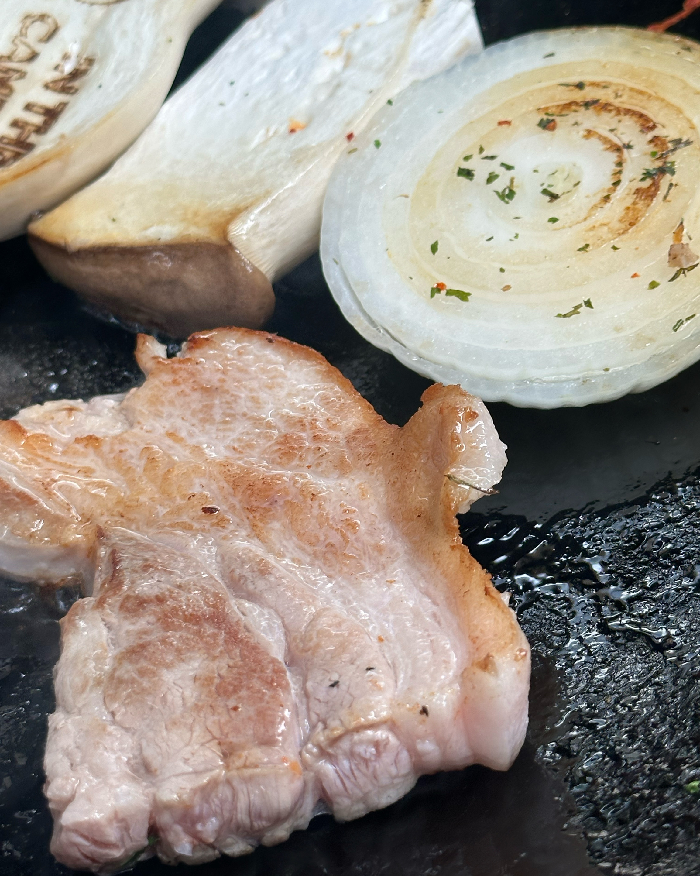 강아지 동반이라 찾아왔는데 직원분들도 친절하시고 캠핑 분위기 나서 좋아요 ㅎㅎ - 인천 맛집 인천대공원 바베큐식당 인더캠핑