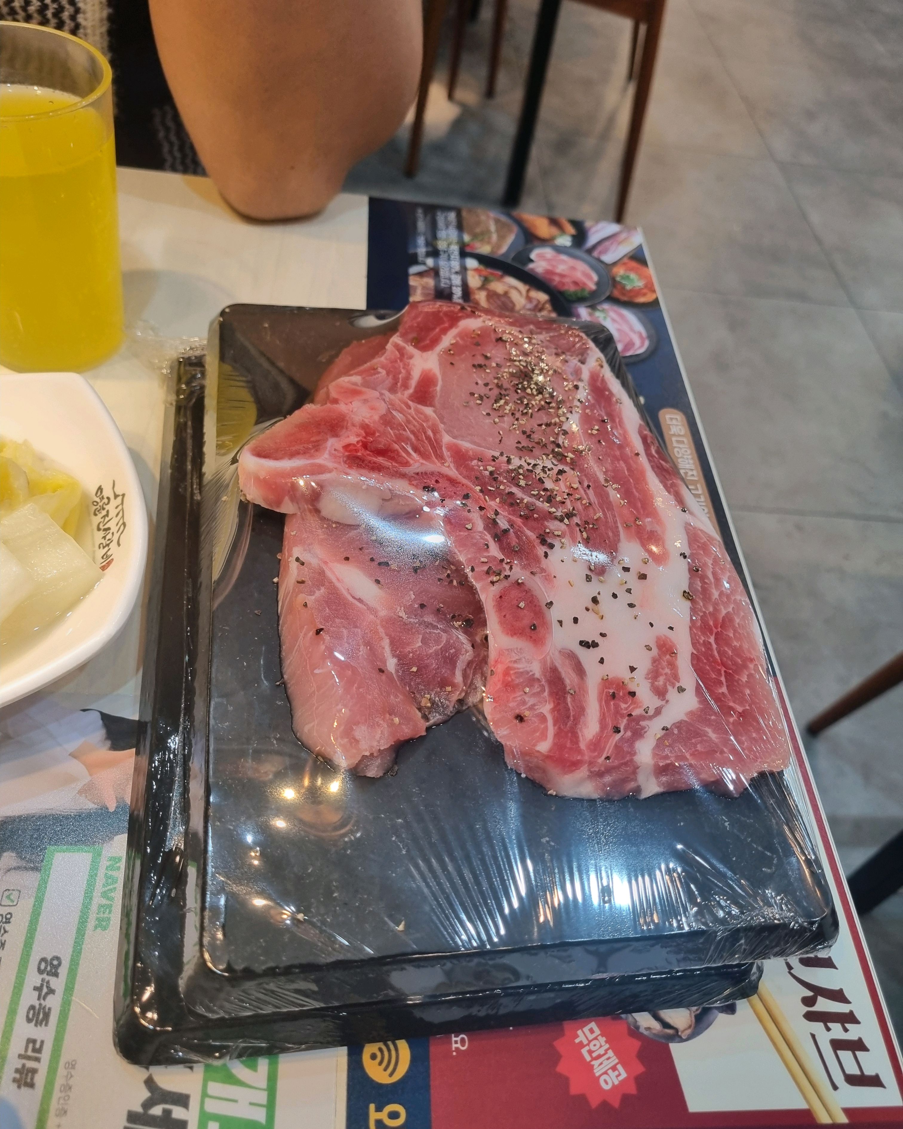 무한리필집이라고 고기질이 떨어지거나하지 않아요.매장도 넓고 깨끗해서 좋아요.이것저것 많이
