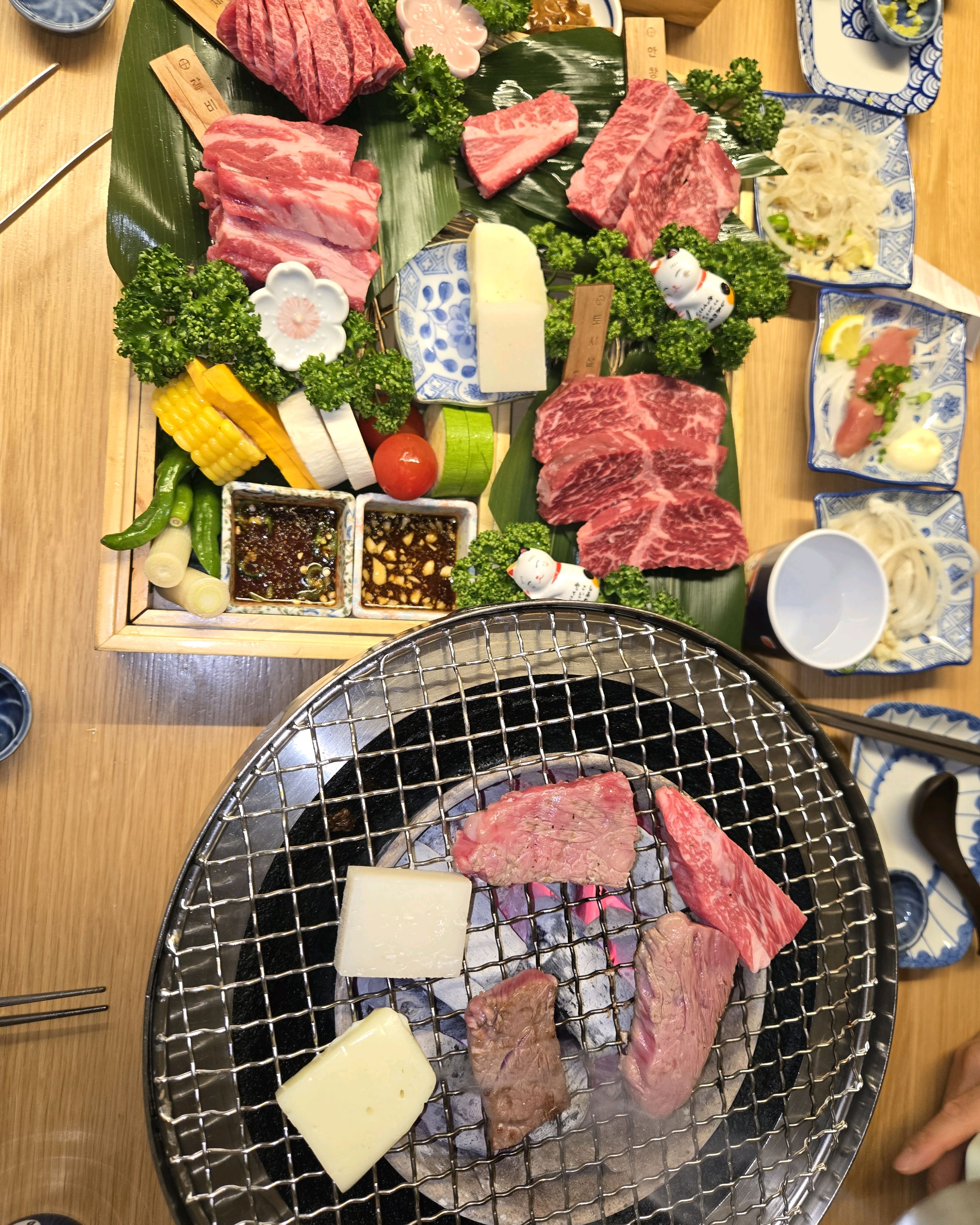 우와 들어오는 입구에서 한번 고기보고 두번 ^^ - 대구 맛집 칠복료칸 들안길점