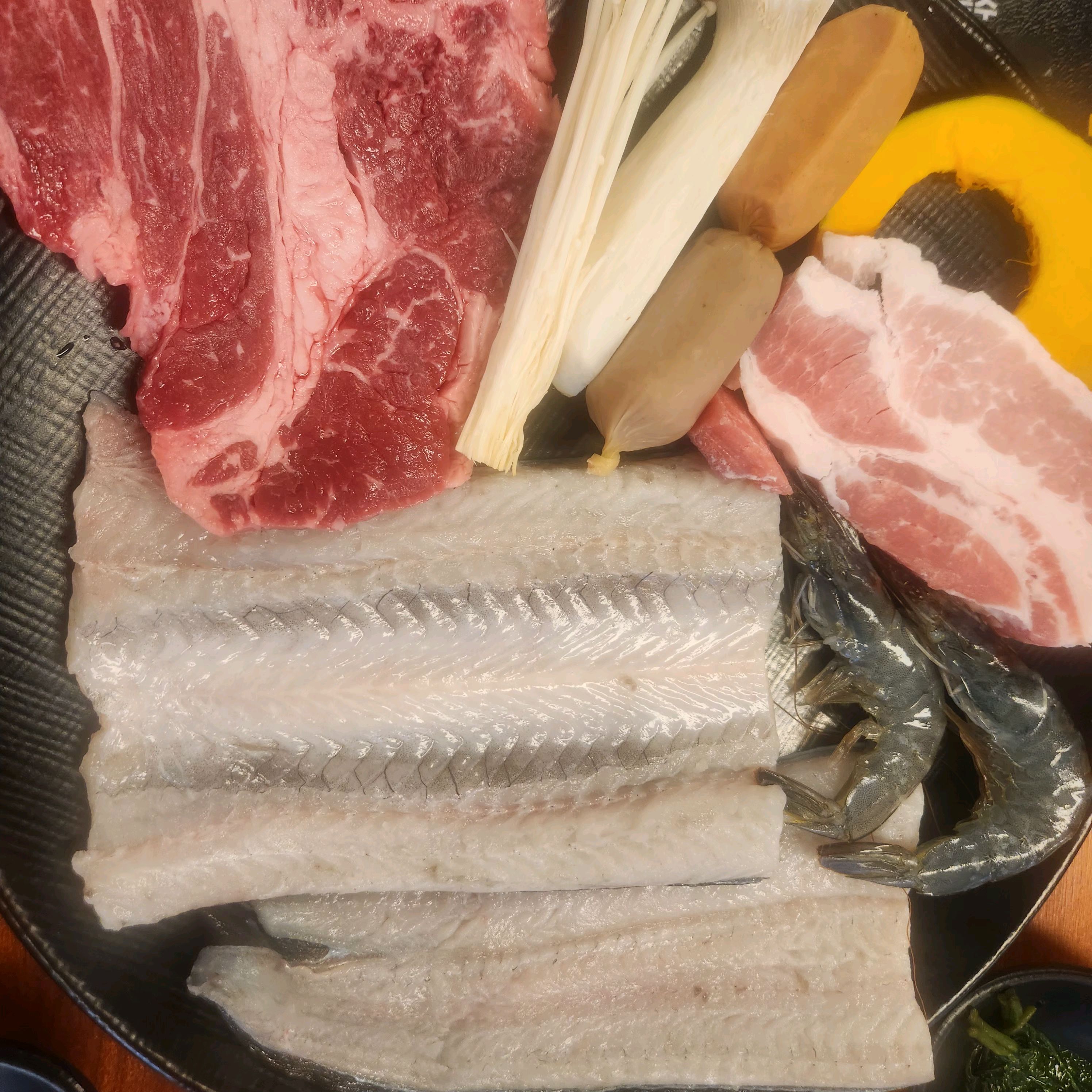 와...배터지게 먹고 갑니다.소고기, 돼지고기 냄새 전혀없어요.아주 상태좋아요 - 인천 맛집 처음본 명품민물장어 숭의점