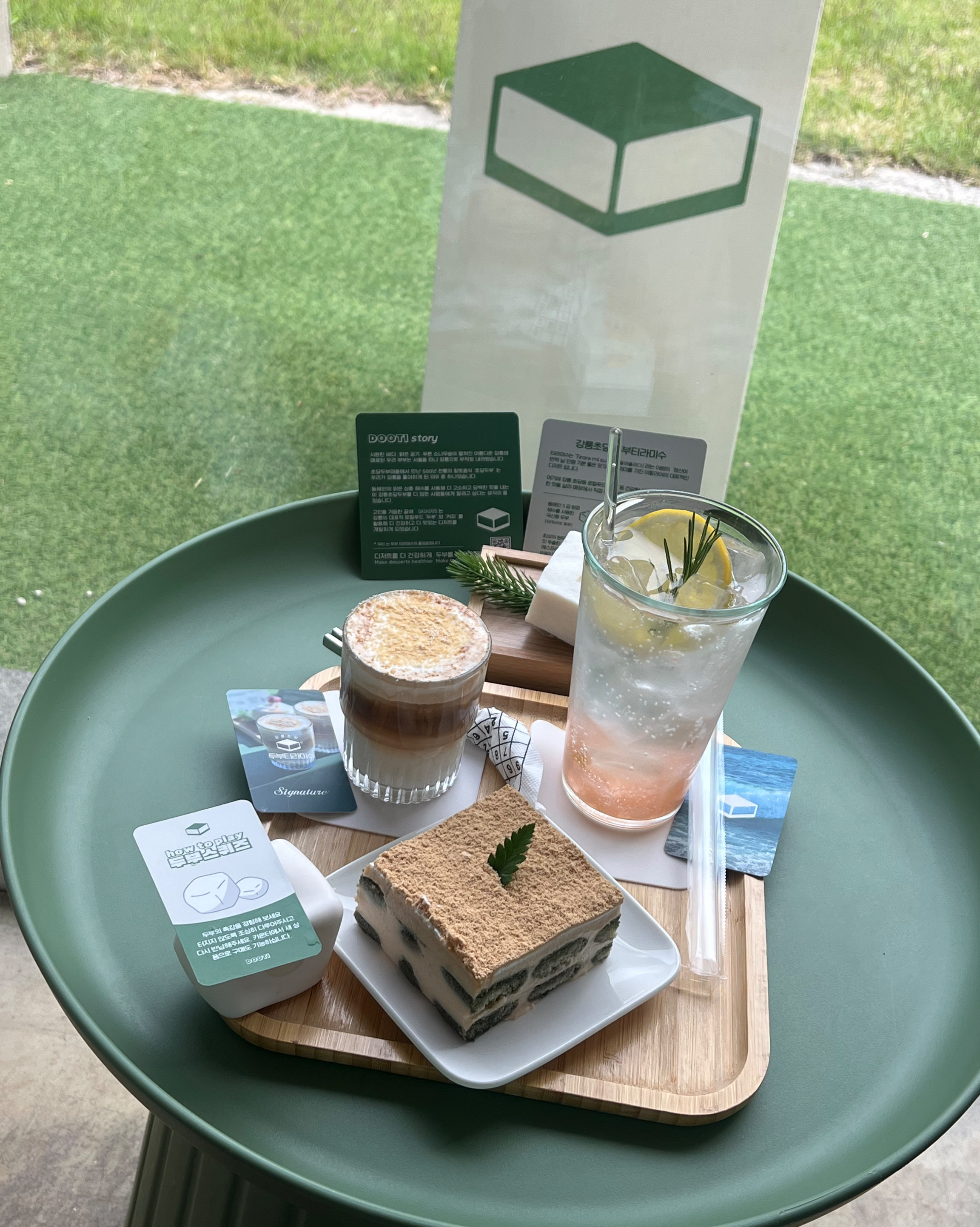 두부티라미수를 처음 먹어봐서 궁금했는데 정말 맛있어요! 뭔가 두부맛이 나면서 되게 신기한데