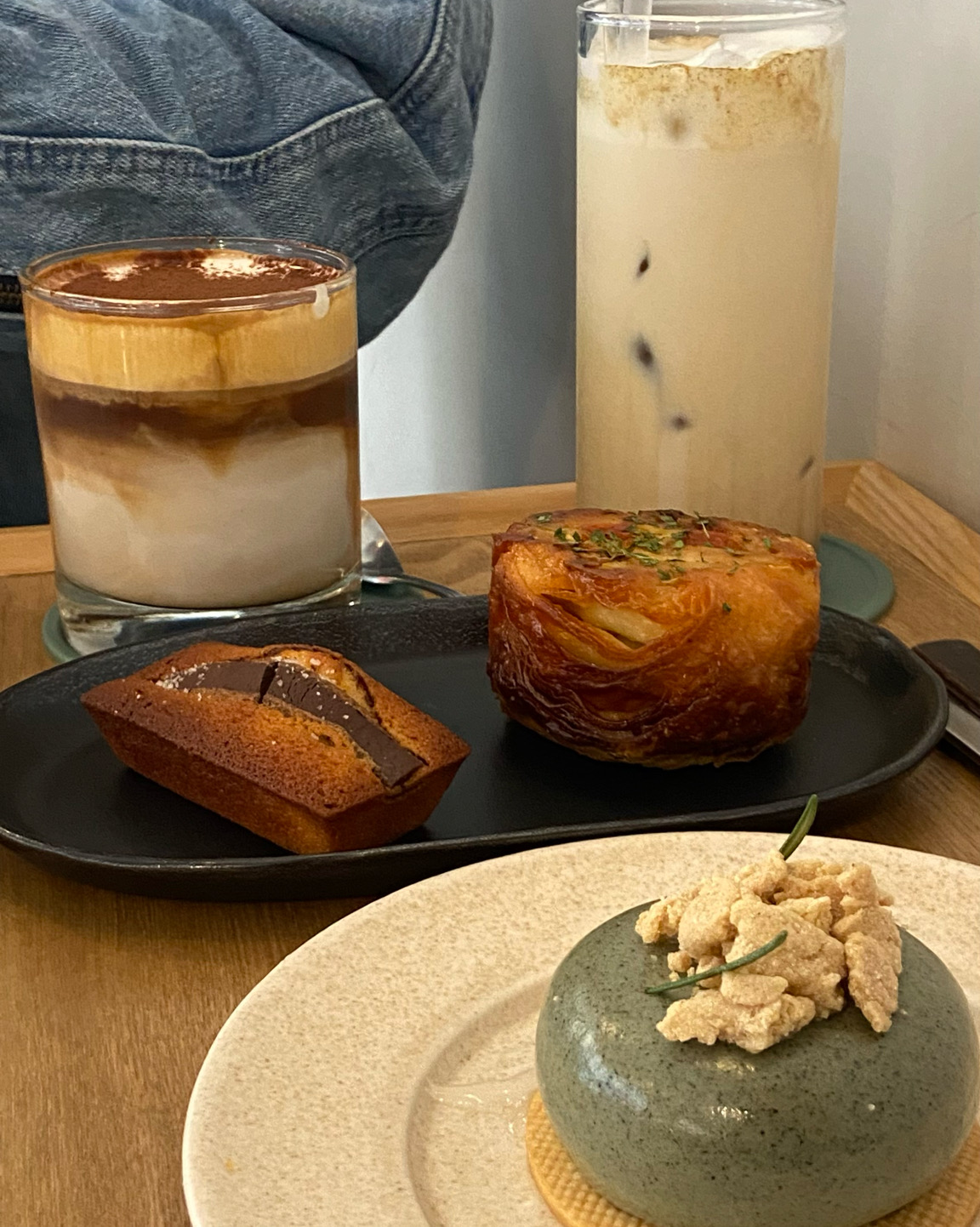 디저트가 너무 맛있어요.•*♡*•. 다 먹어보고 싶었지만 고르고 골라서 쑥스럽 시켜봤는데요