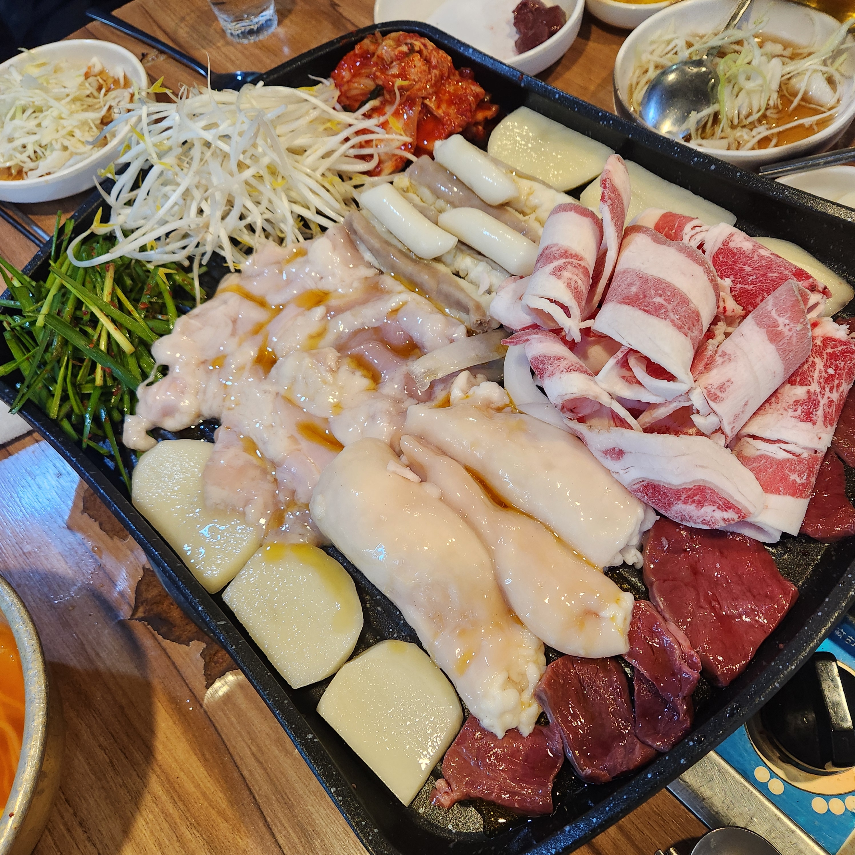 인천곱창맛집입니다~~! 모둠가성비 좋아서 놀랐어요 가족모임장소로 추천입니다!! 곱창골목에서