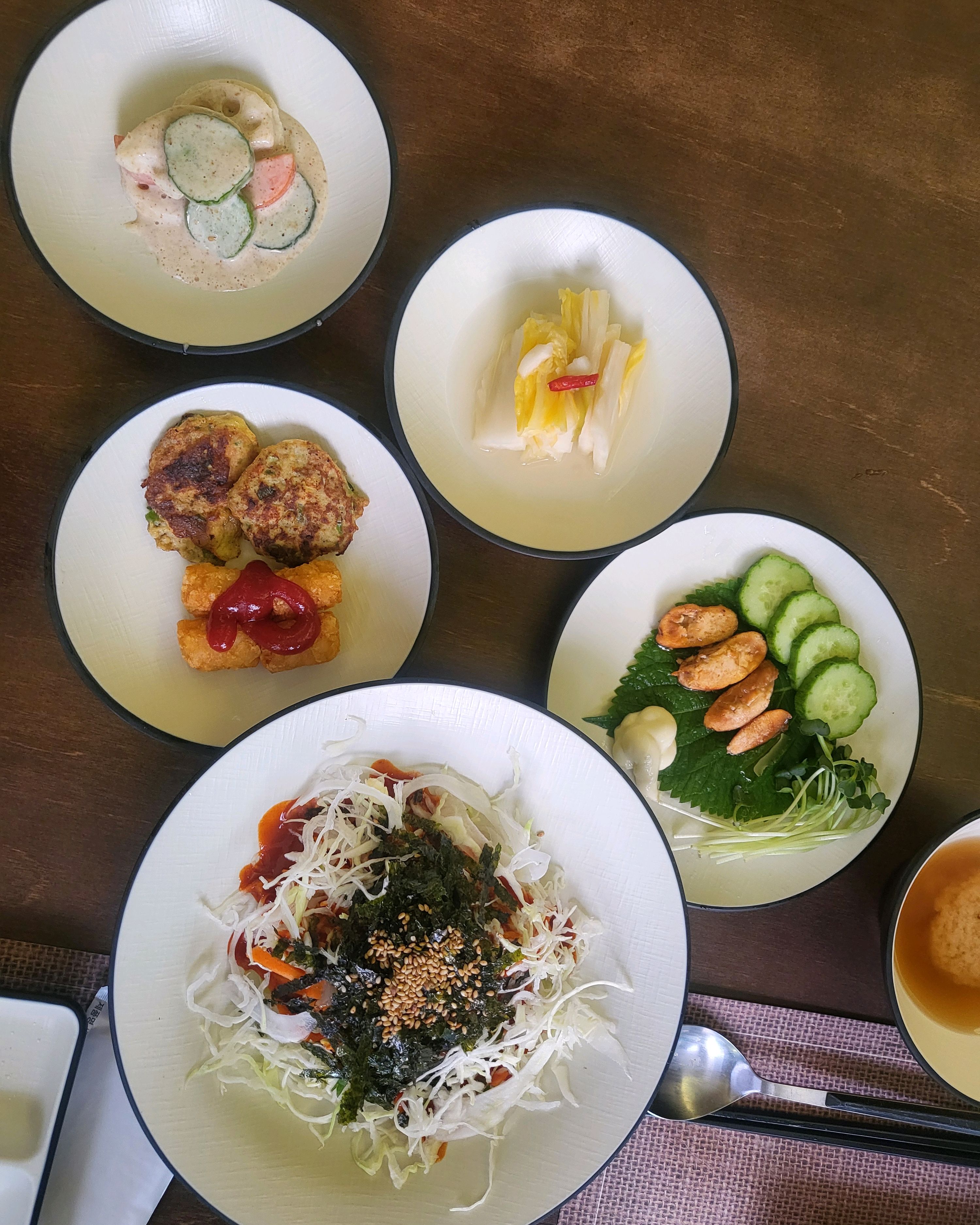 음식도 넘 맛있고 회 너무 쫄깃하고 맛있어요. 스끼다시도 깔끔하고 넘 맛있어요. 가성비짱