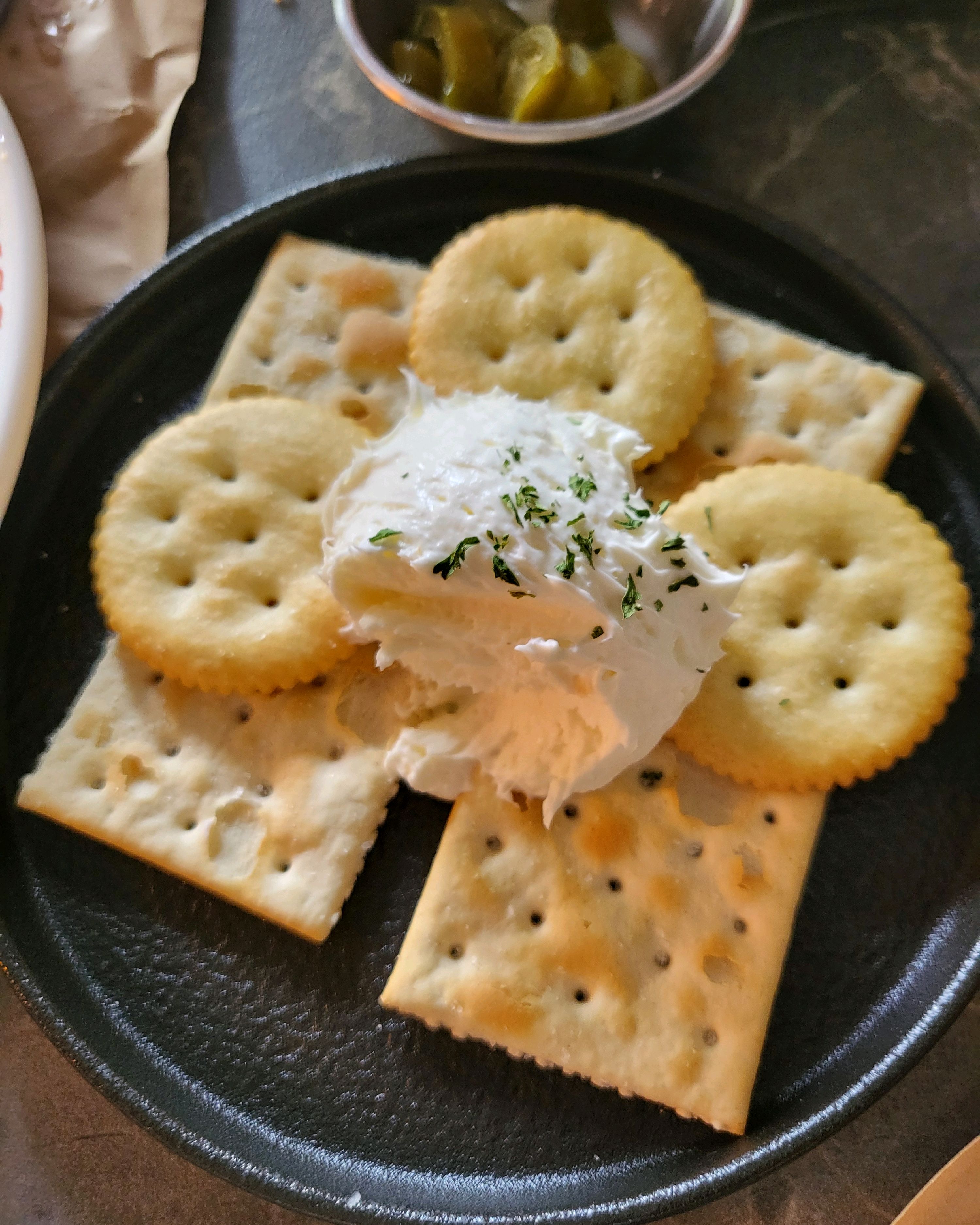 분위기도 좋고 맛도 좋아요 - 홍대 맛집 핌피 홍대