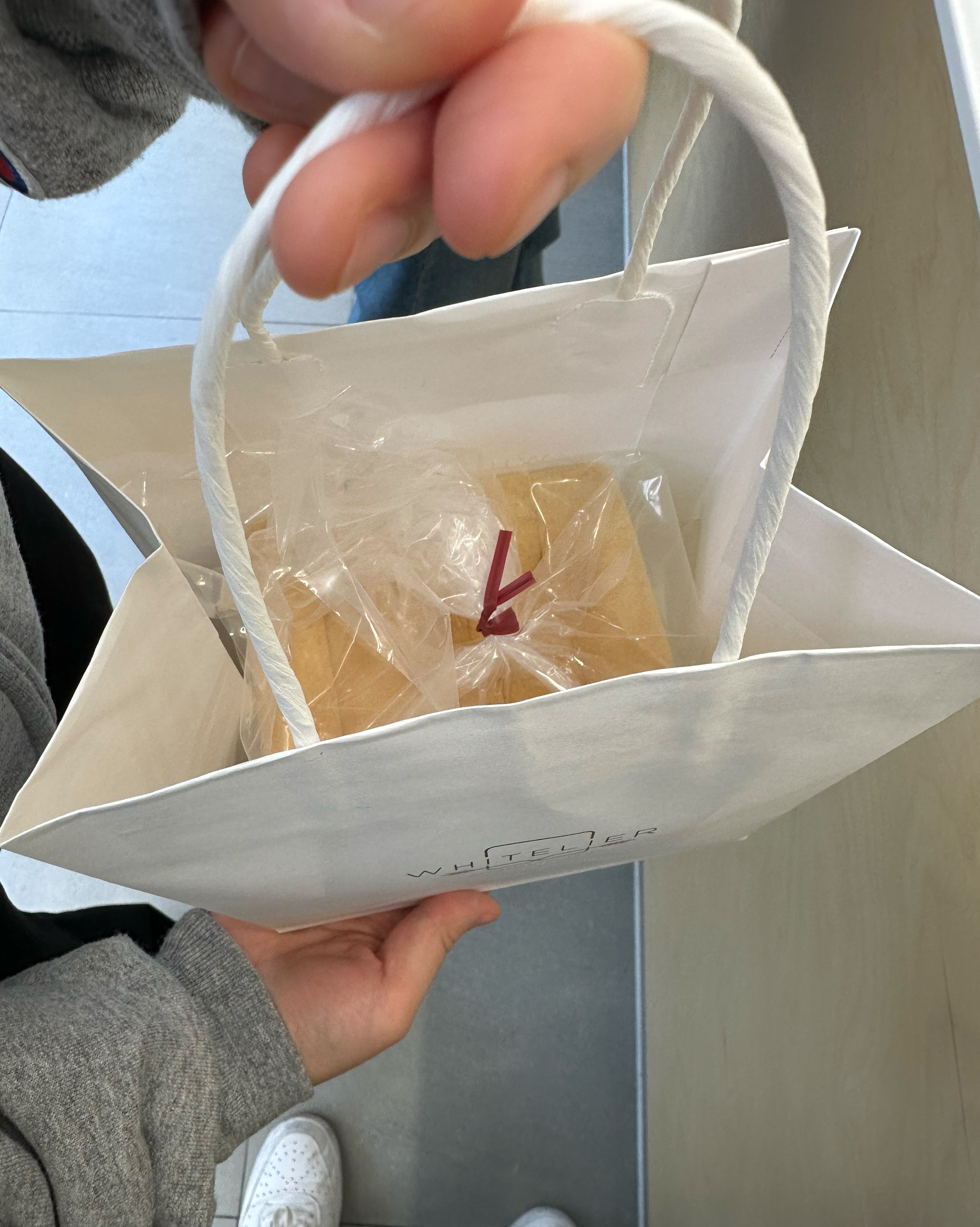 다른 쫄깃한 식빵과는 다른 느낌이고 향도 너무 좋고 맛있어요 - 탄방동 맛집 화이트리에 둔산점