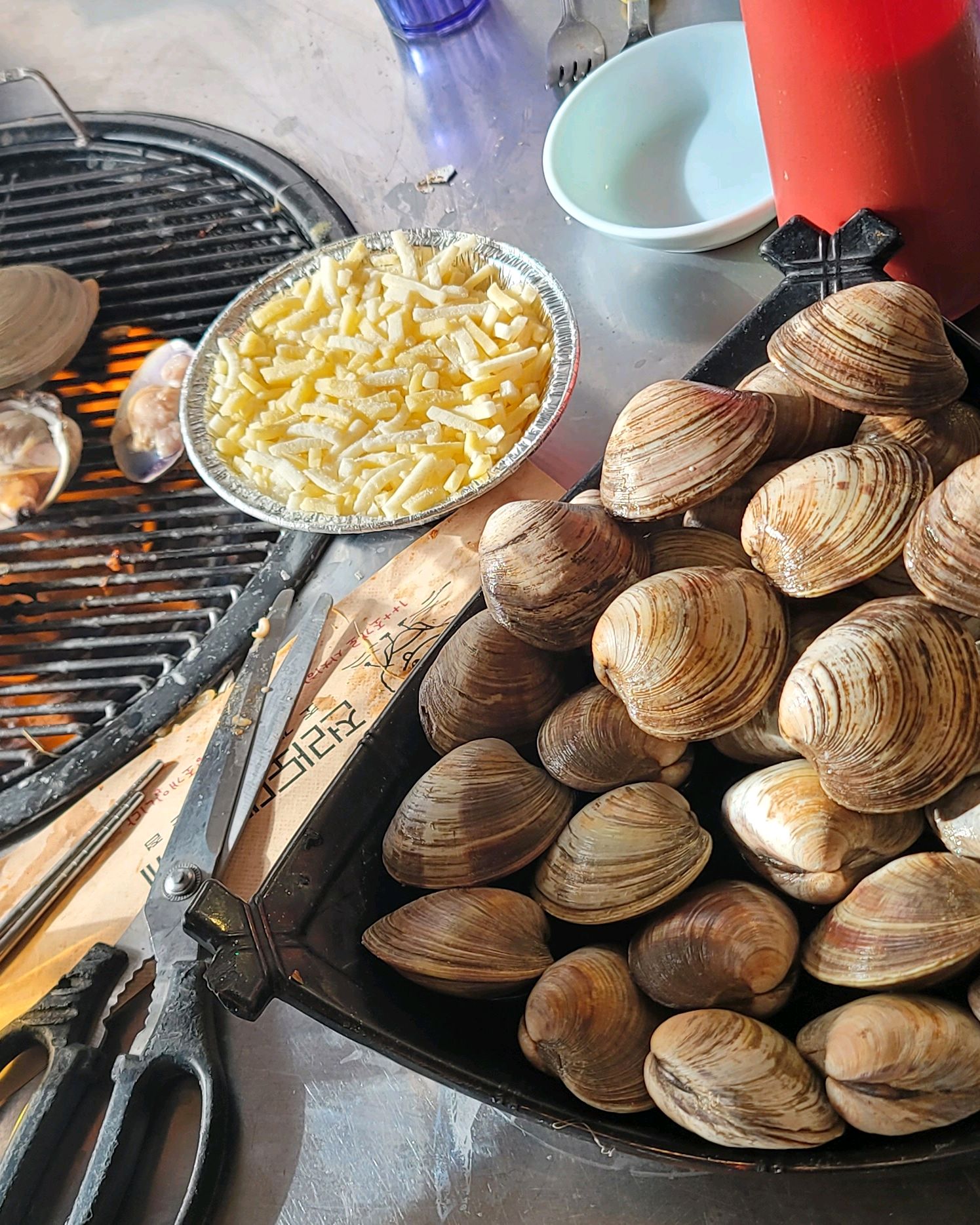 아이들과 부모님 모시고 왔는데 배부르게 잘먹고갑니다 - 인천 맛집 전라도대왕조개구이 월미도본점