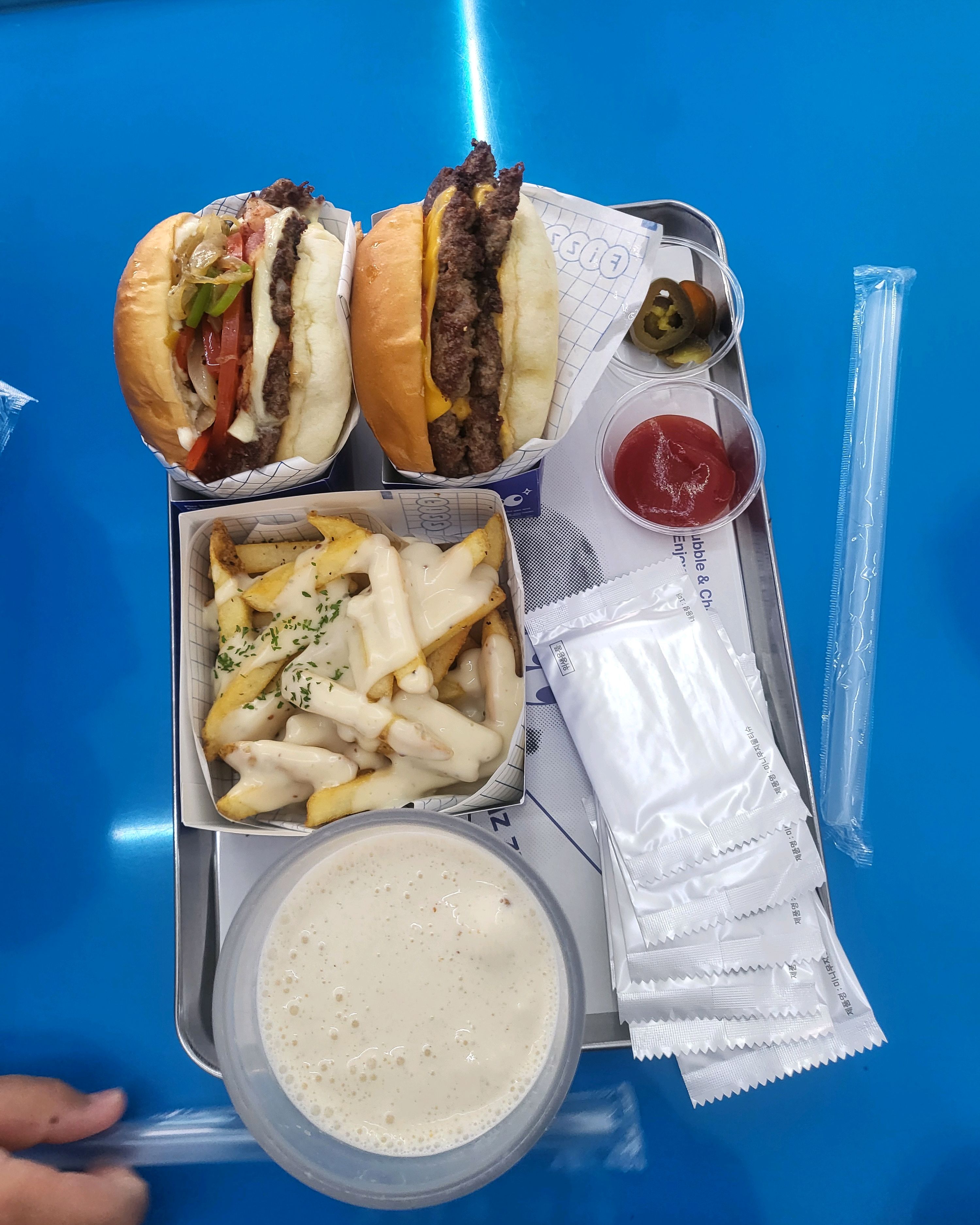 소고기패티 너무 맛있어요 분위기도 좋아요 - 제주 맛집 피즈 애월