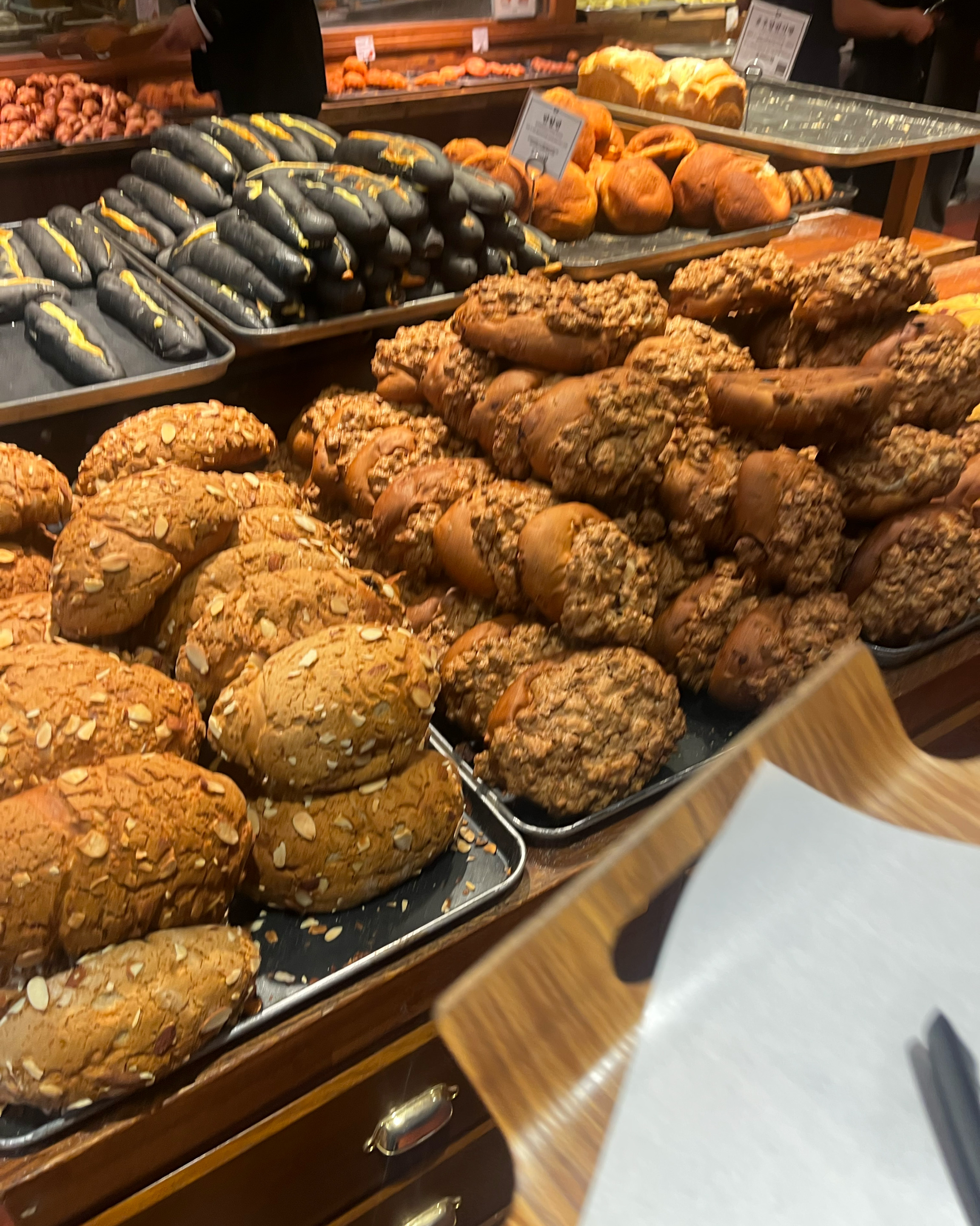 종류가 많아서 좋고 계산하시는분이 많아요!!! 빵은 역시 성심당!! - 대전 맛집 성심당 롯데백화점 대전점