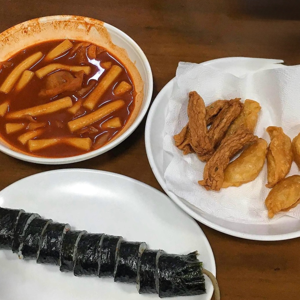 주차장 없어서 주변 눈치껏해야하구요 - 대구 맛집 윤옥연할매떡볶이 본점