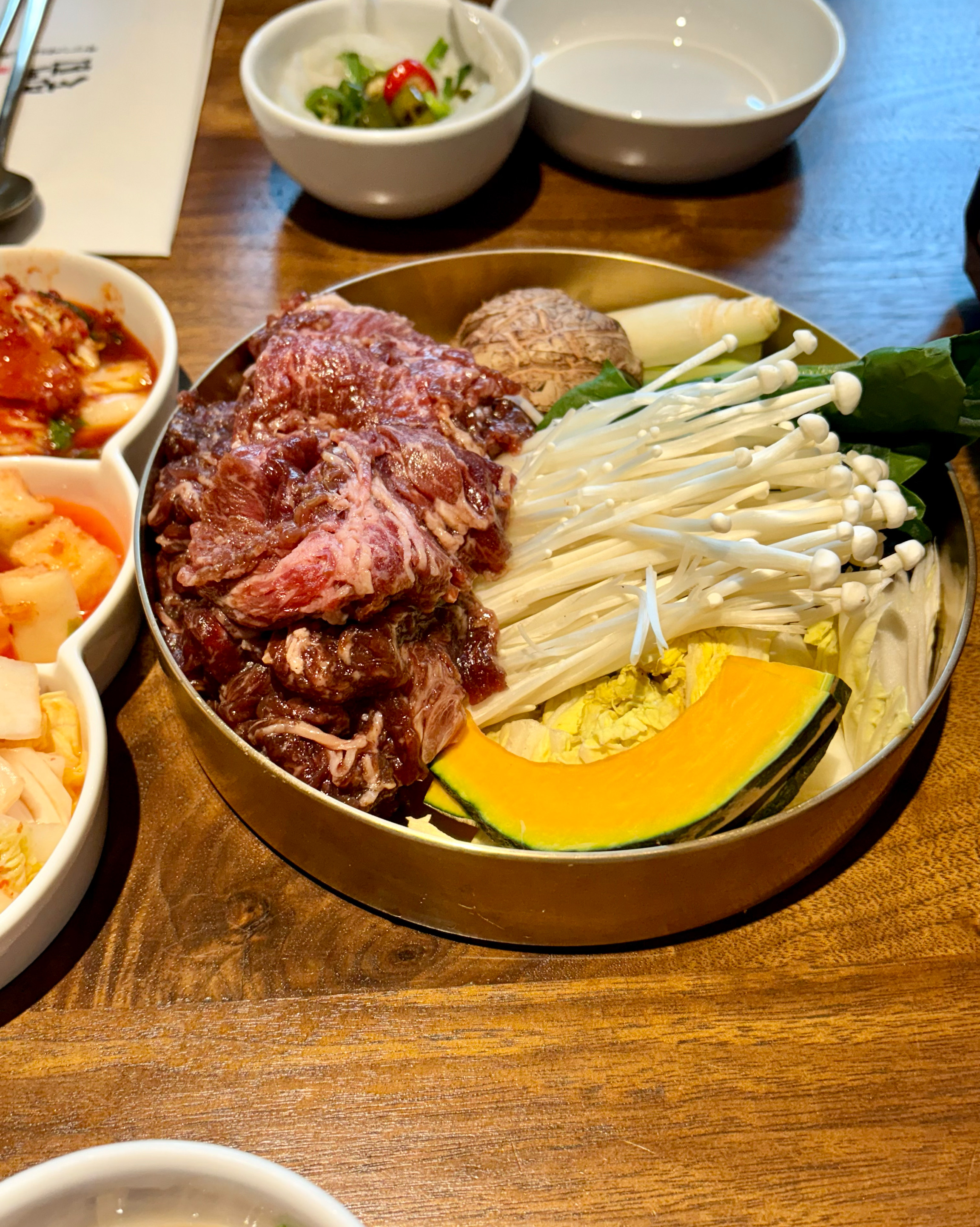 연휴 내 자극적인 음식만 먹다가 담백한 음식 먹고 싶어서 서관면옥 방문했어요. 확실히 재료