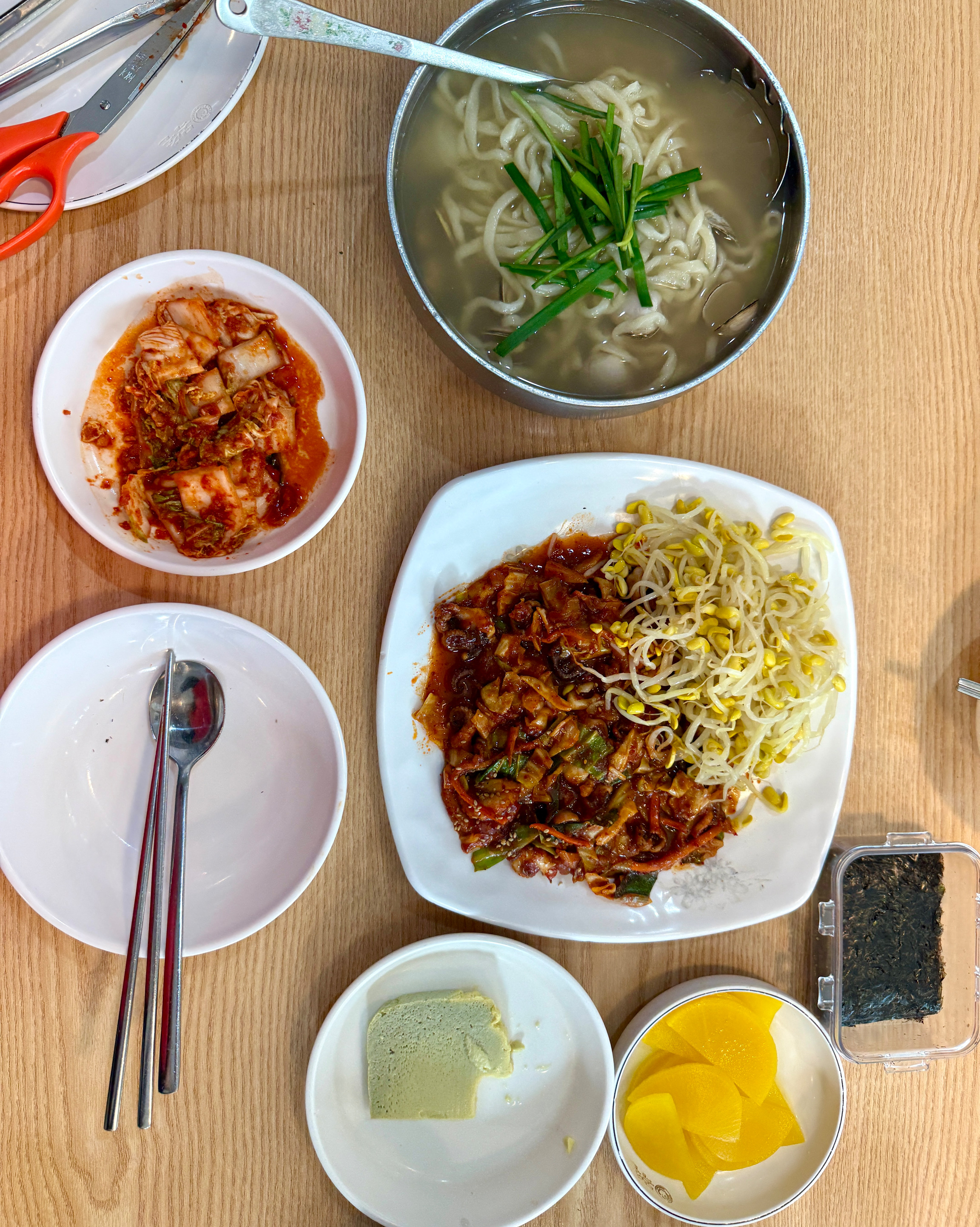 칼국수 국물이 진짜 맛나요~쭈꾸미 볶음밥에 비벼 먹으면 진짜 맛나요~^^ - 대전 맛집 온천칼국수