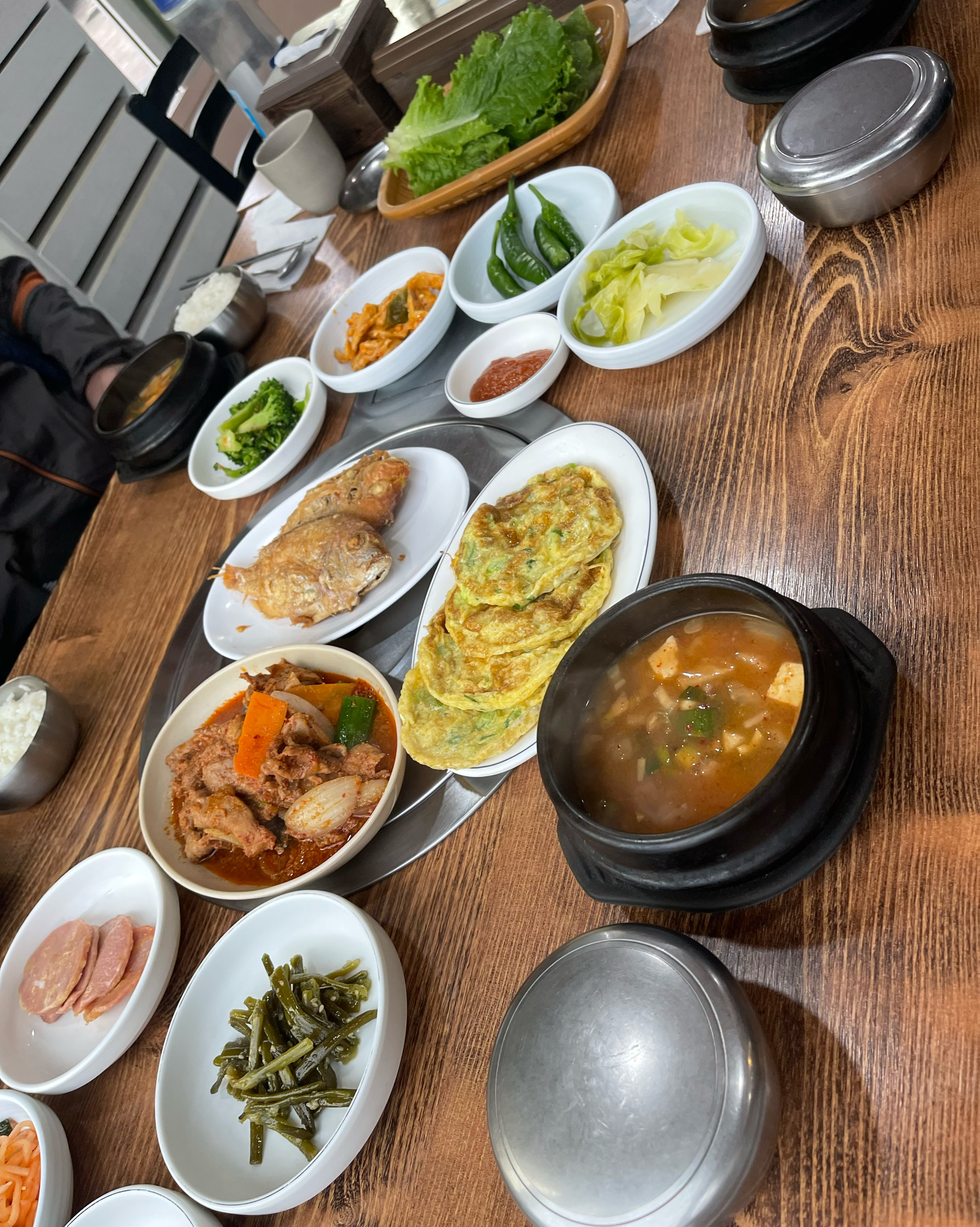부모님과  온천후    맛집을  찾아 ~    푸짐한  메뉴에   너무너무   맛있어요 ^
