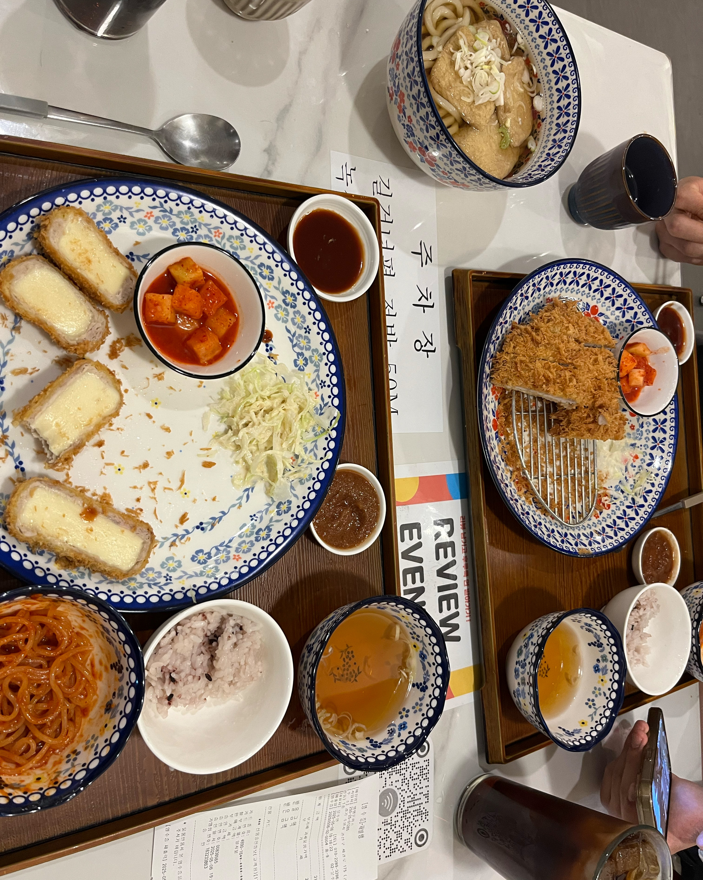 너무 맛있어서 먹다가 사진 찍었네요 친구들끼리 오는것도 좋고 연인이나 가족끼리 오는것고 좋
