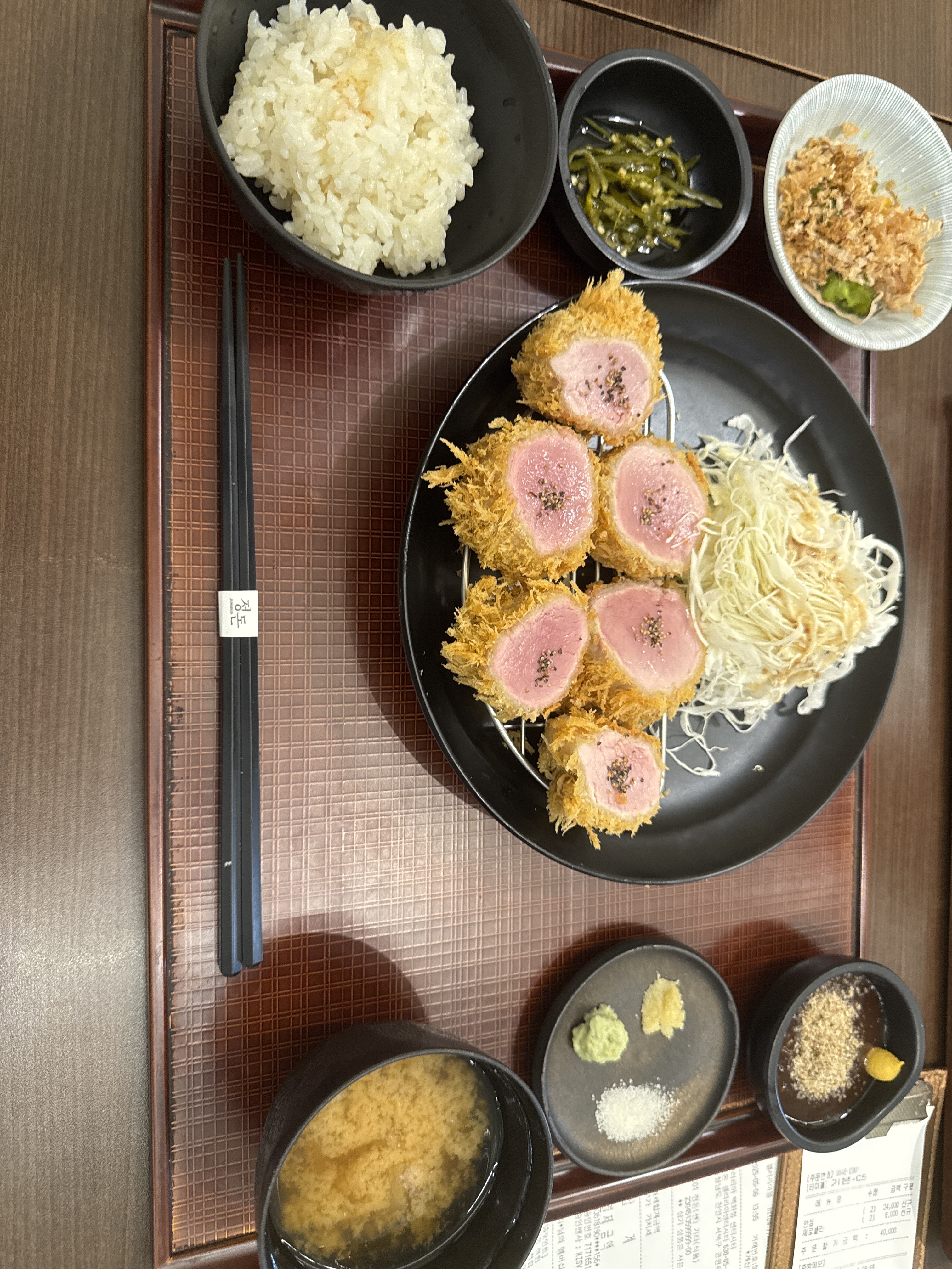 항상 오는 곳입니다 ㅎㅎ 너무너무 맛있어요 ㅎㅎ 돈가스는 제가 먹어본 곳 중에 정돈이 항상