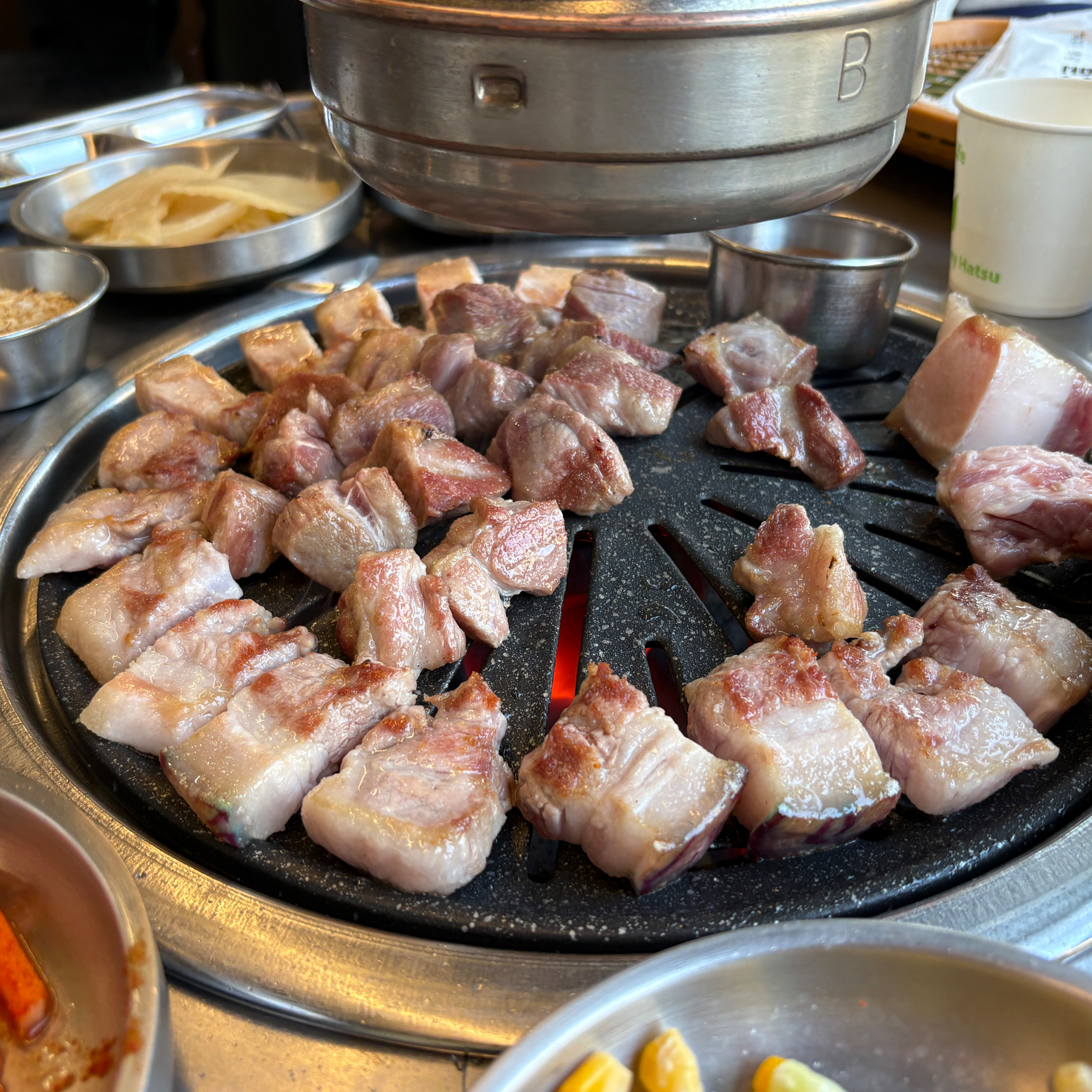 맛집추천받아 왔는데 진짜 맛있고 직접 구워주셔서 너무 편하게 먹었어요~ 둘째가 고기 별로안