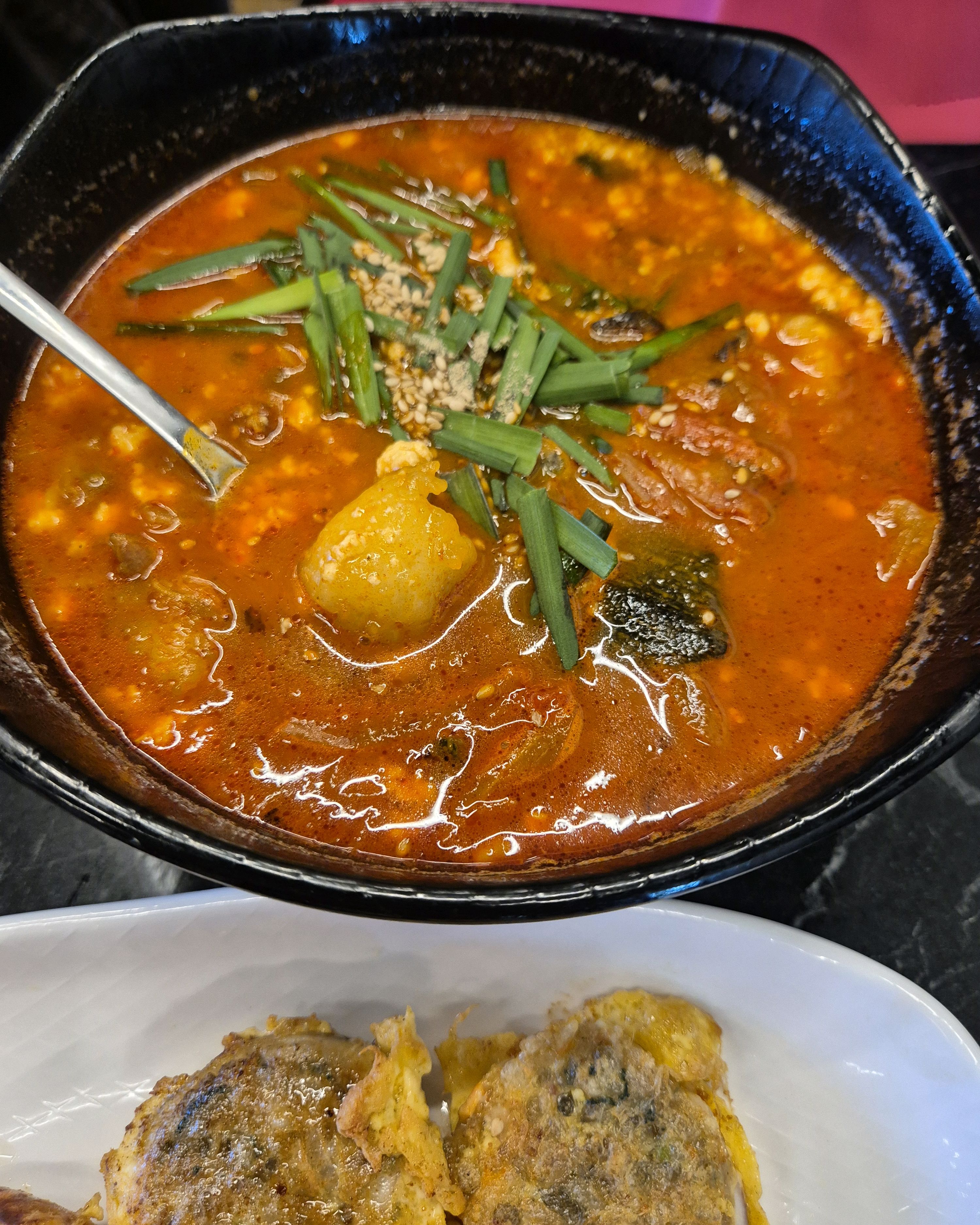 강릉에 간만에 가족여행을 와서 순두부에 오징어 순대가 생각이나 초당훈이순두부짬뽕에 오게 되