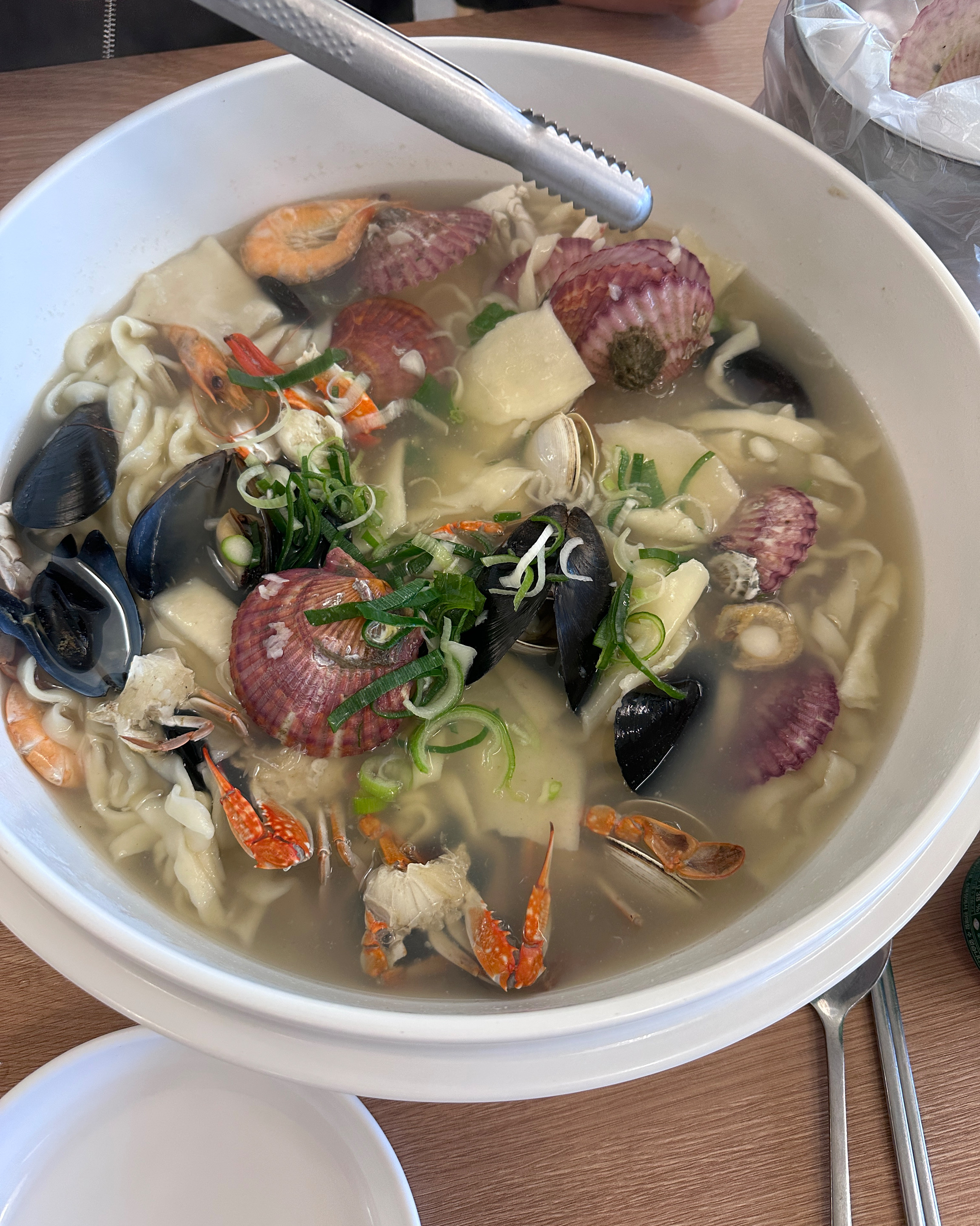 리뷰보고 왔는데 배고파서 먹었습니다. - 경포대 맛집 강릉칼제비 강릉본점