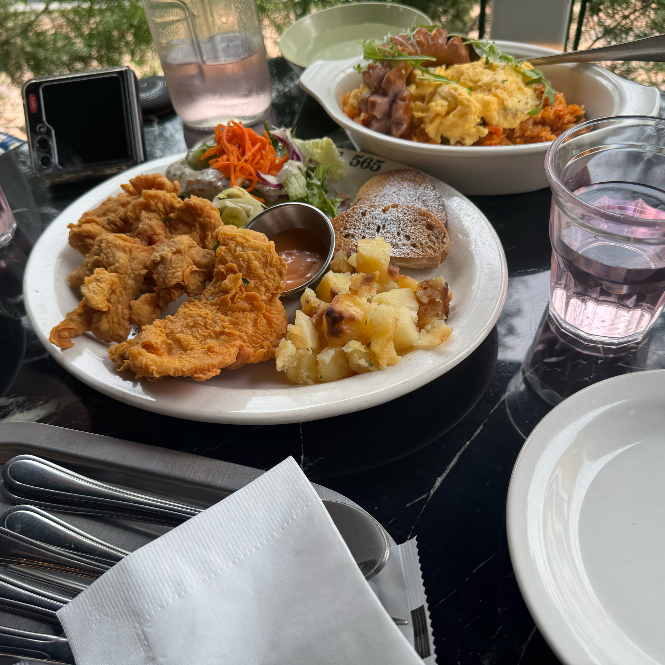 친구가 맛있다고 해서 처음 왔는데 맛있어요 음식도 빨리 나오고 좋아요 - 인천 맛집 알코브565
