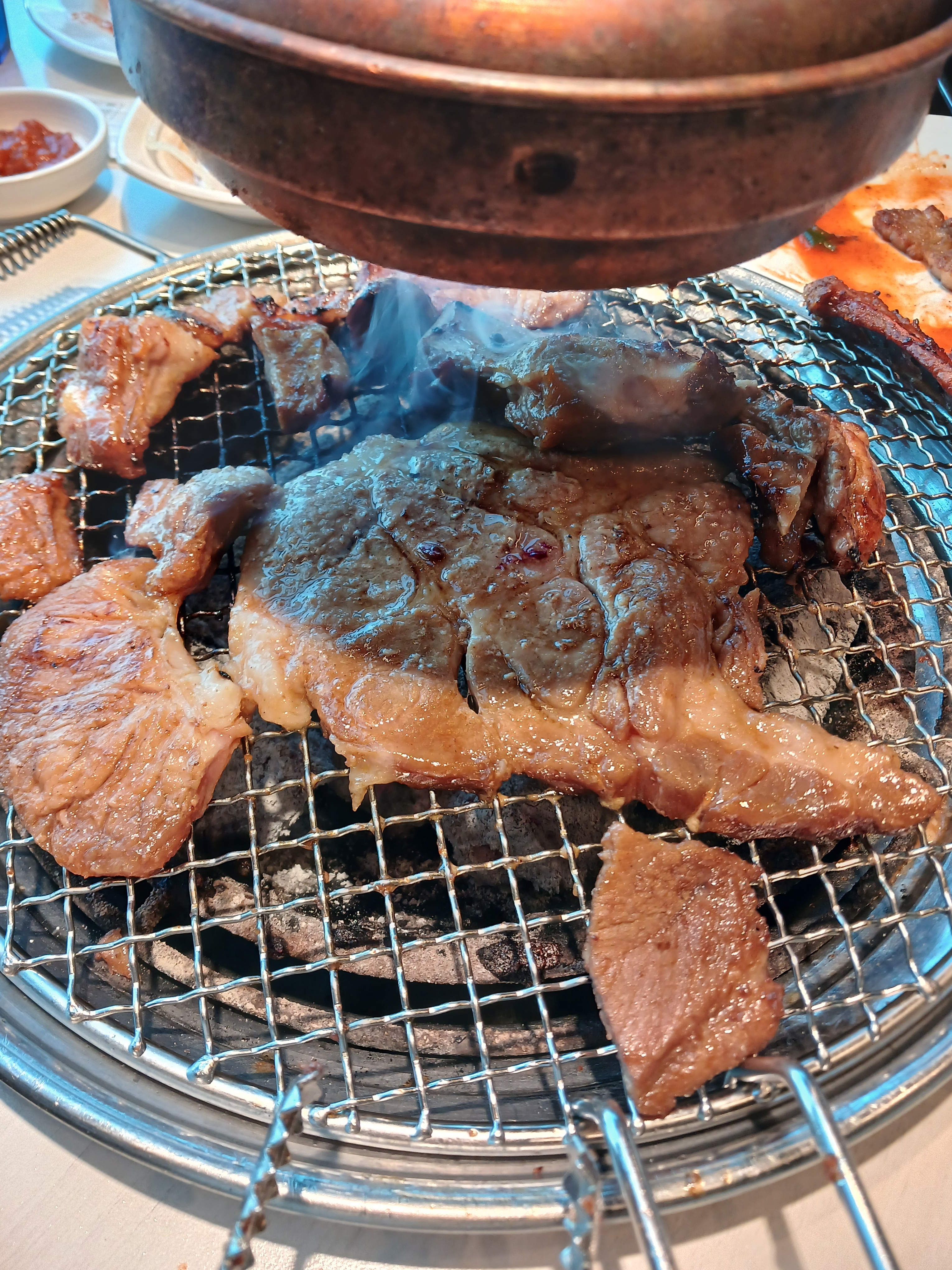 양념도 맛있고 생고기도 질이좋아요 - 제주 맛집 명륜진사갈비 제주연동점