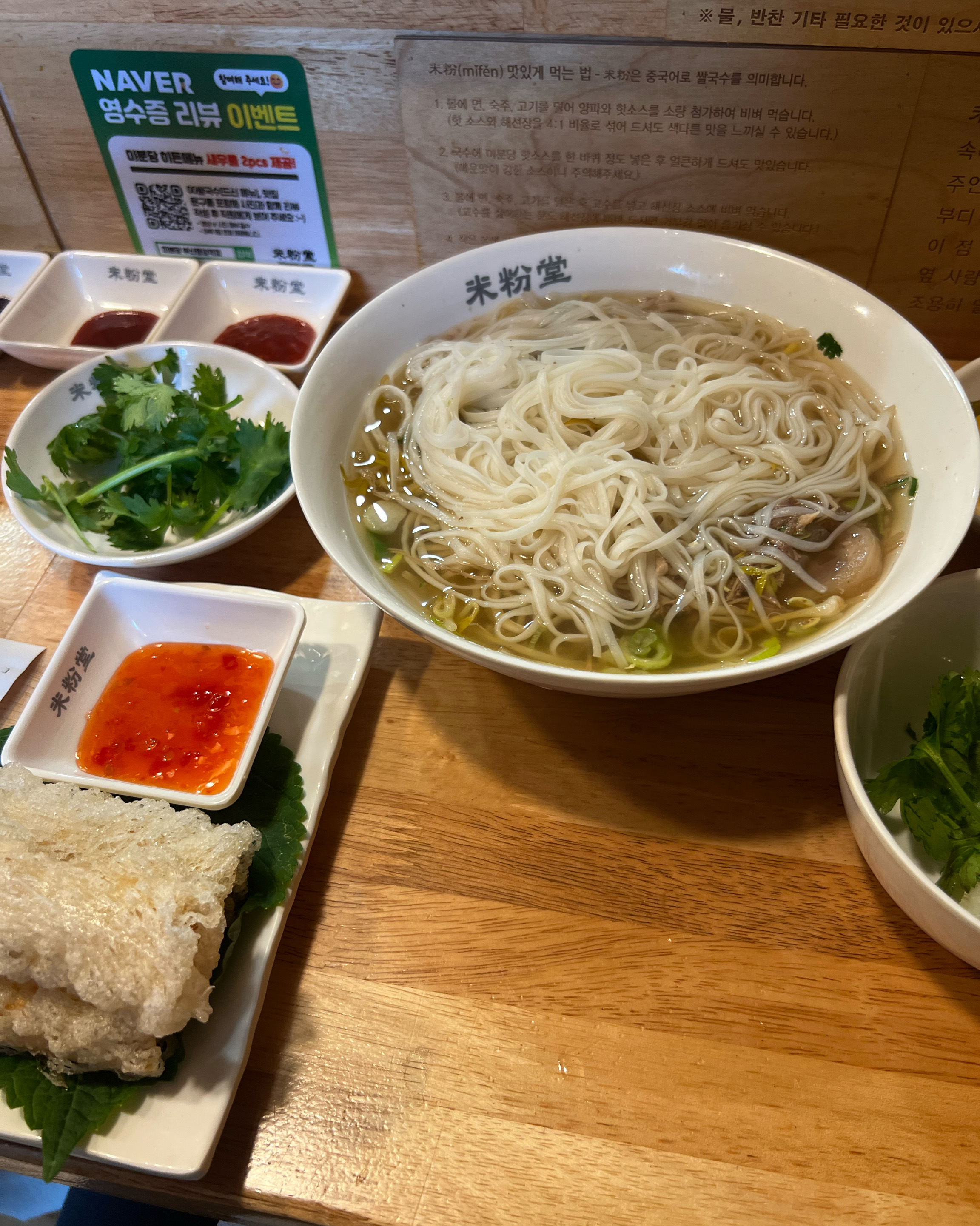 간간이 많이 오는 집인데 정말 알차고 맛있어요 깔끔하게 조용히 즐기고 싶으신 분은 오기 좋