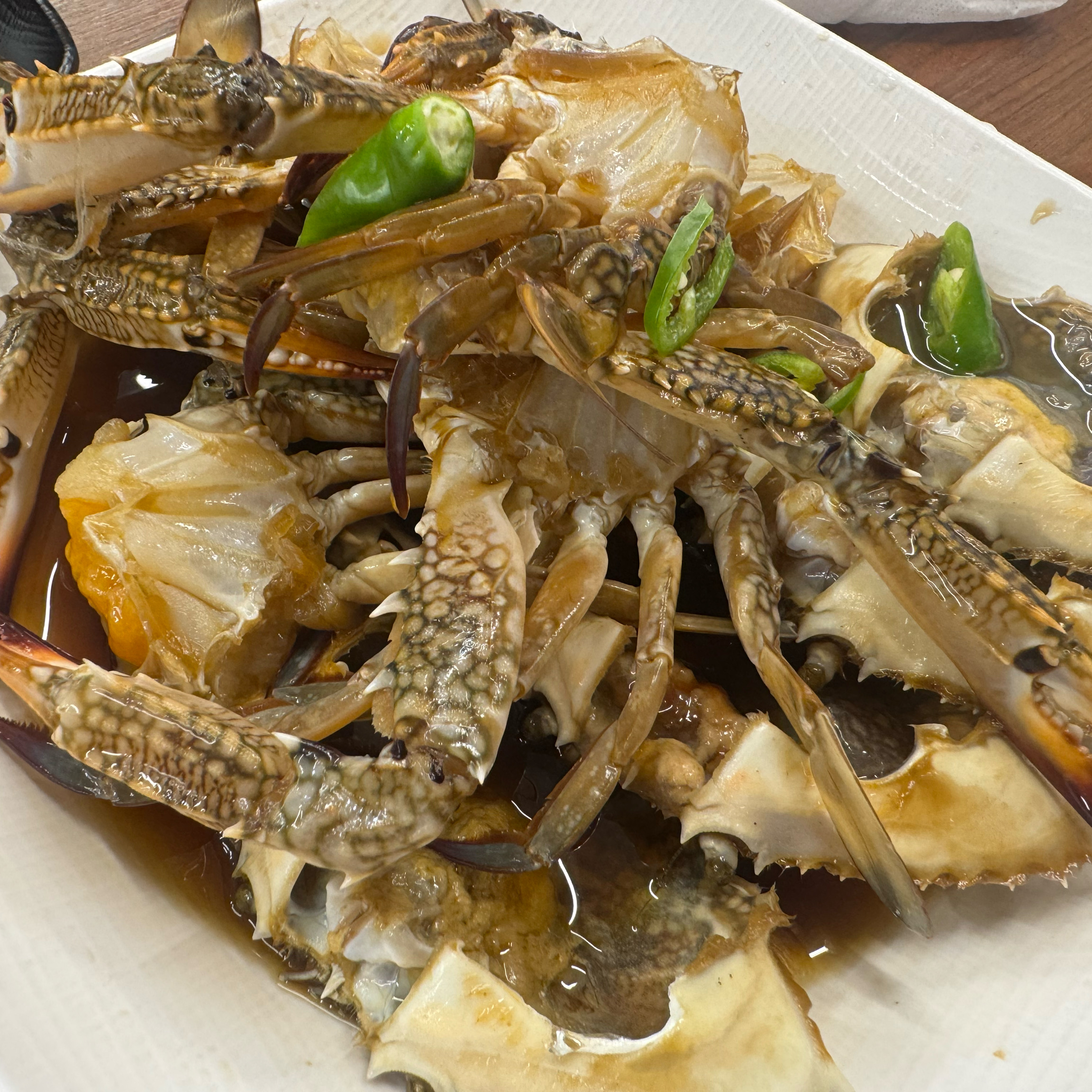 양념게장도 맛있지만 간장게장이 짜지않아서 먹기 너~~무 좋았어요. 다리 안먹는거랑 먹는거랑