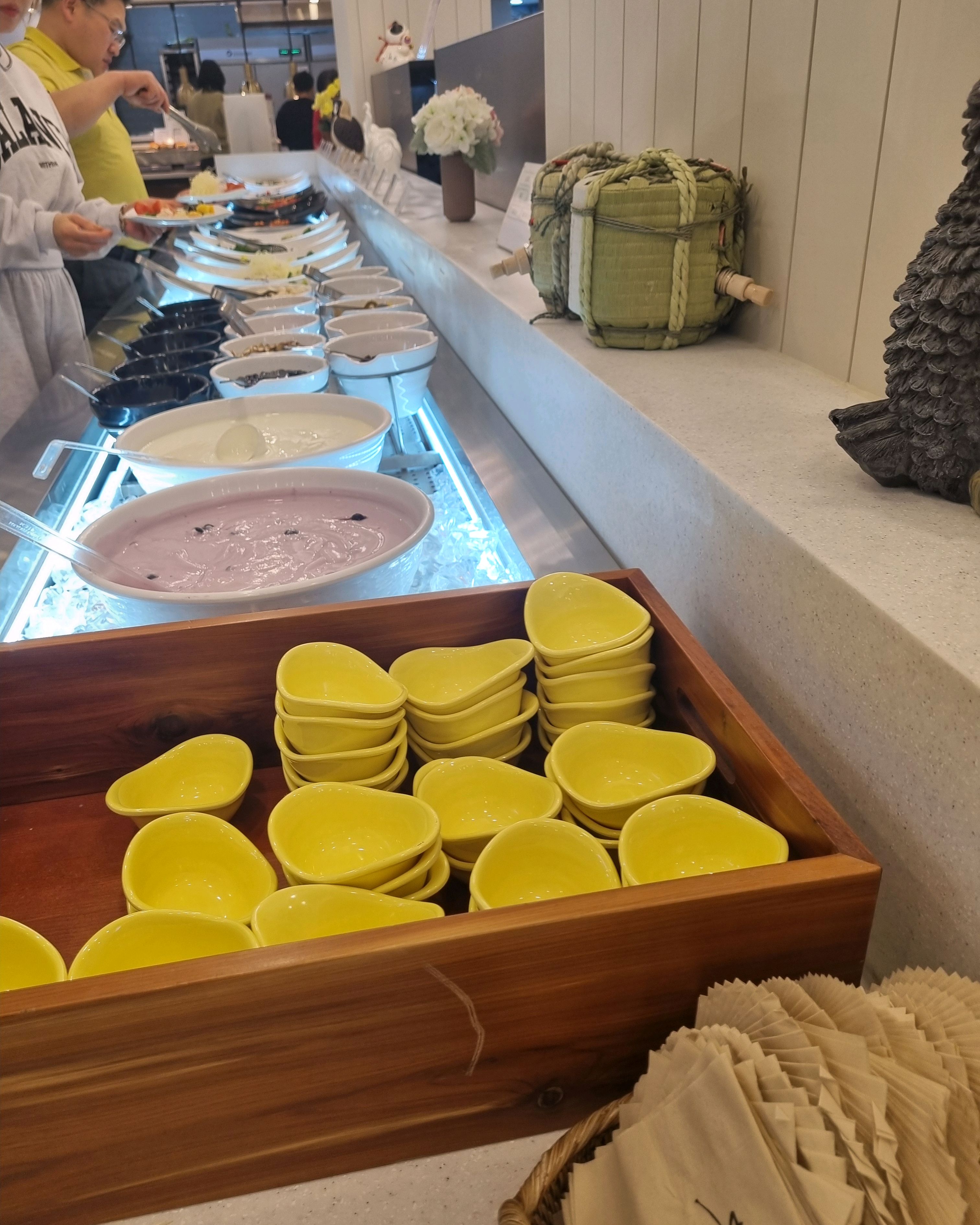 어버이날 기념으로 방문했는데 종류도 많고 맛있었어요. 초밥이 정말 종류가 다양해요 - 야탑역 맛집 다이닝원 분당점