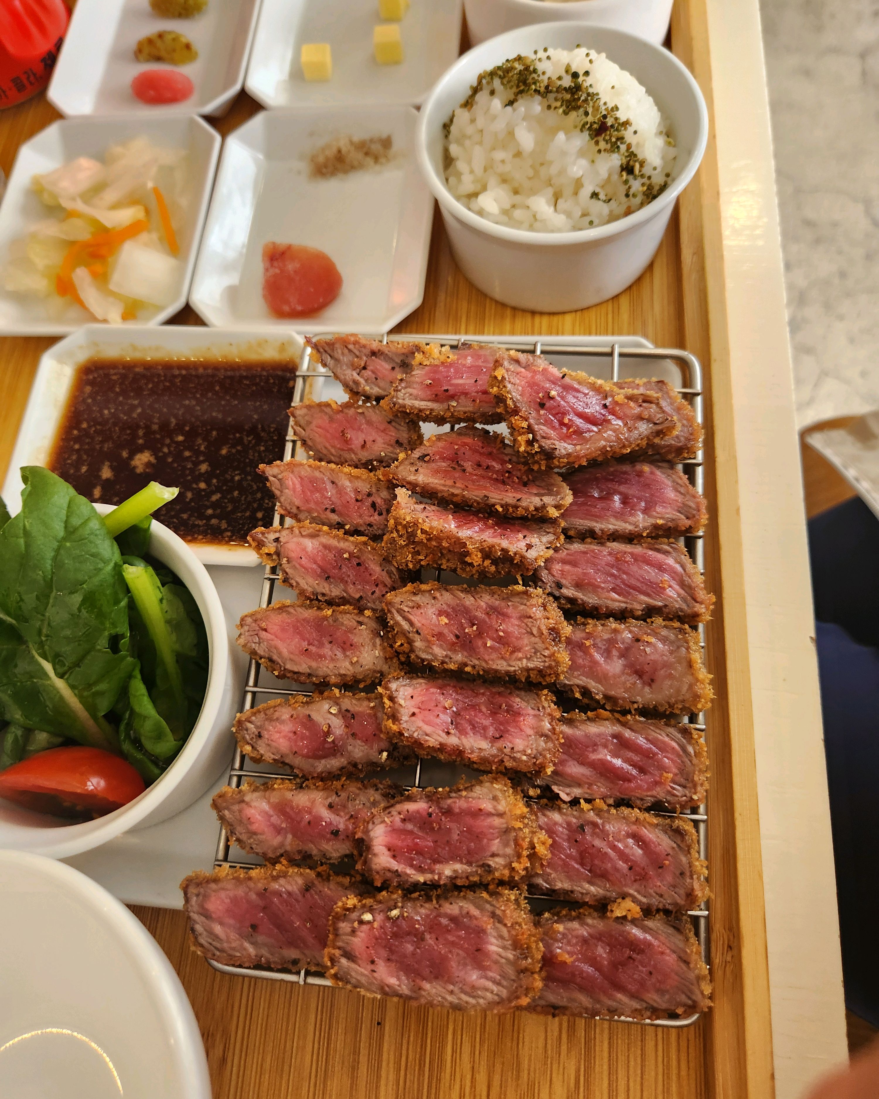 가족외식으로 11:30분 오픈때 방문해서 맛있게 먹었습니다.카레도 맛았어서 세트구성으로 먹