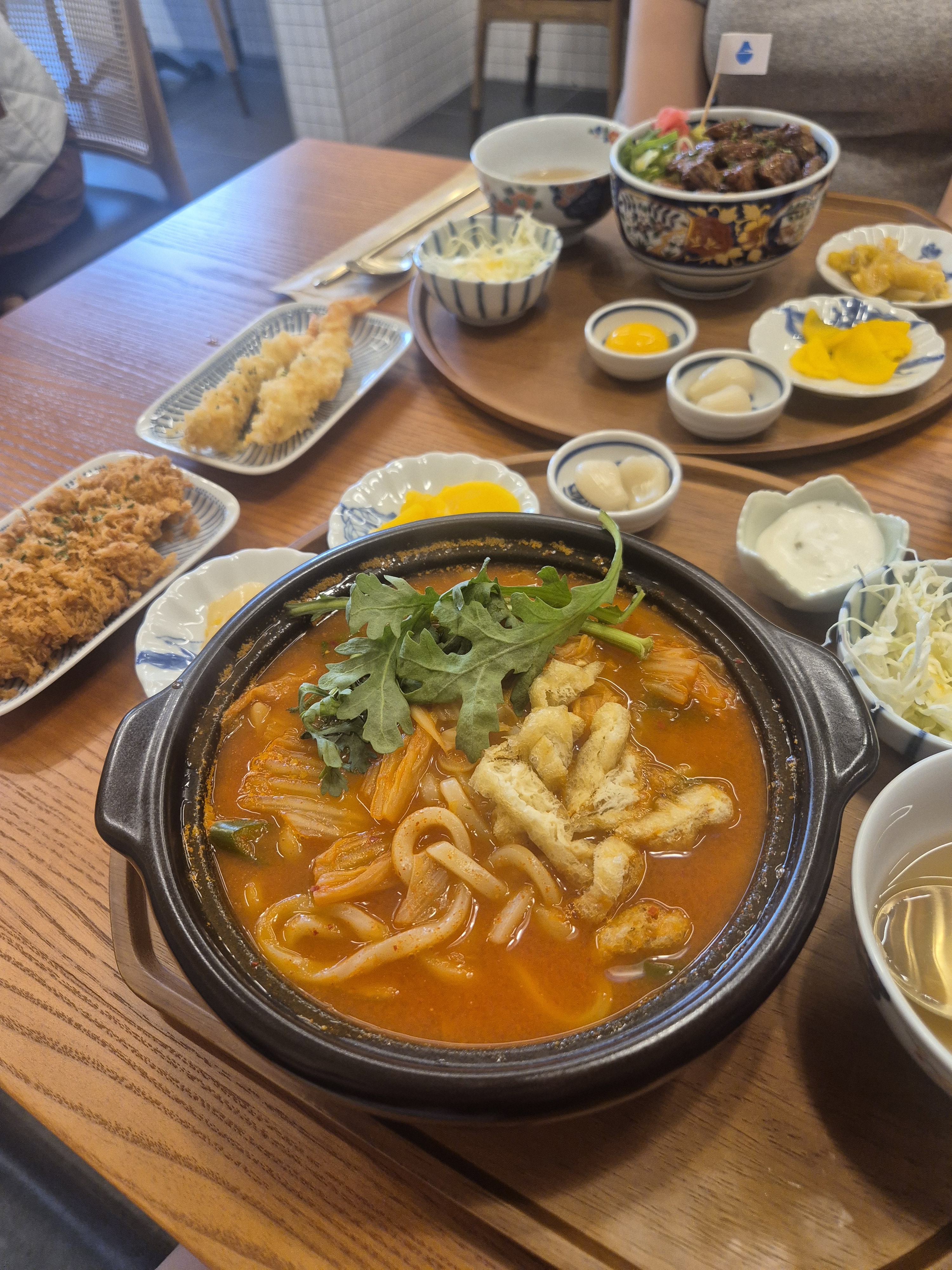 토토로가 가게 앞에서 반겨주네요ㅎㅎ - 불당동 맛집 치히로 천안신불당점
