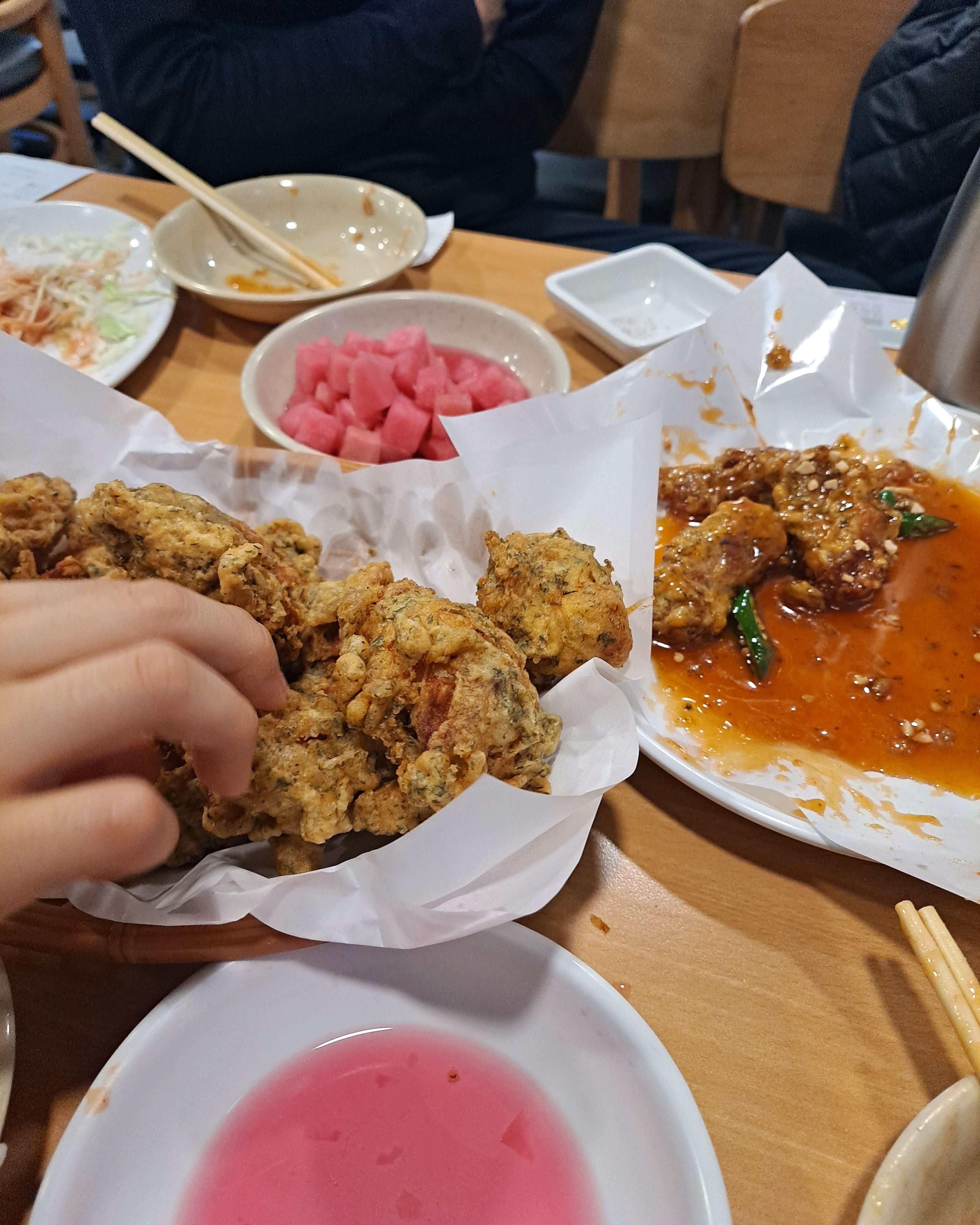 처음 왔는데 간이 쎄지 않고 맛나요 - 인천 맛집 신포야채치킨 신포시장본점