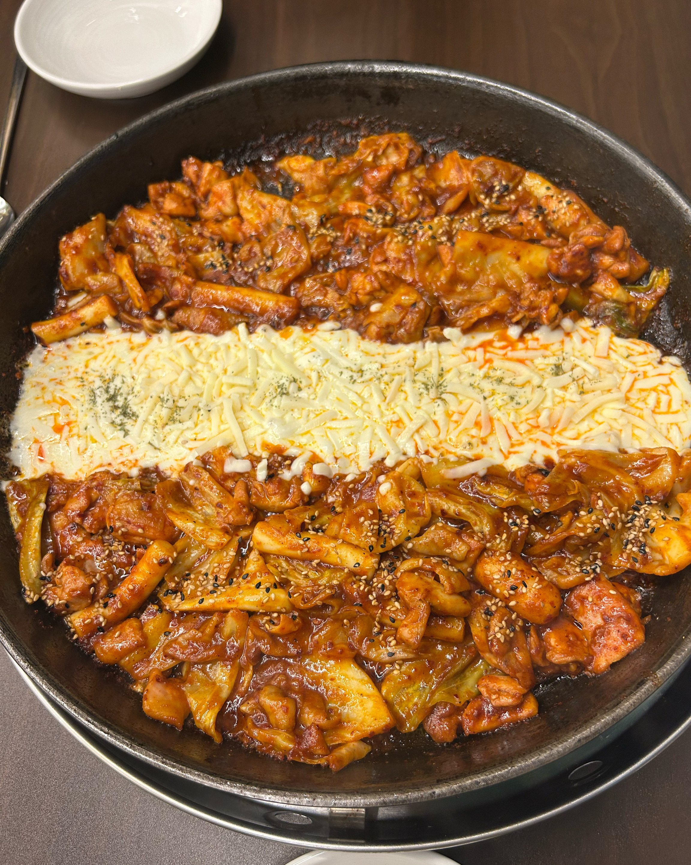 리뷰가 좋아서 왔는대 정말 맛있어요! 계속 뜨겁게 먹을 수 있고 매운맛 시켰는데 별로 안
