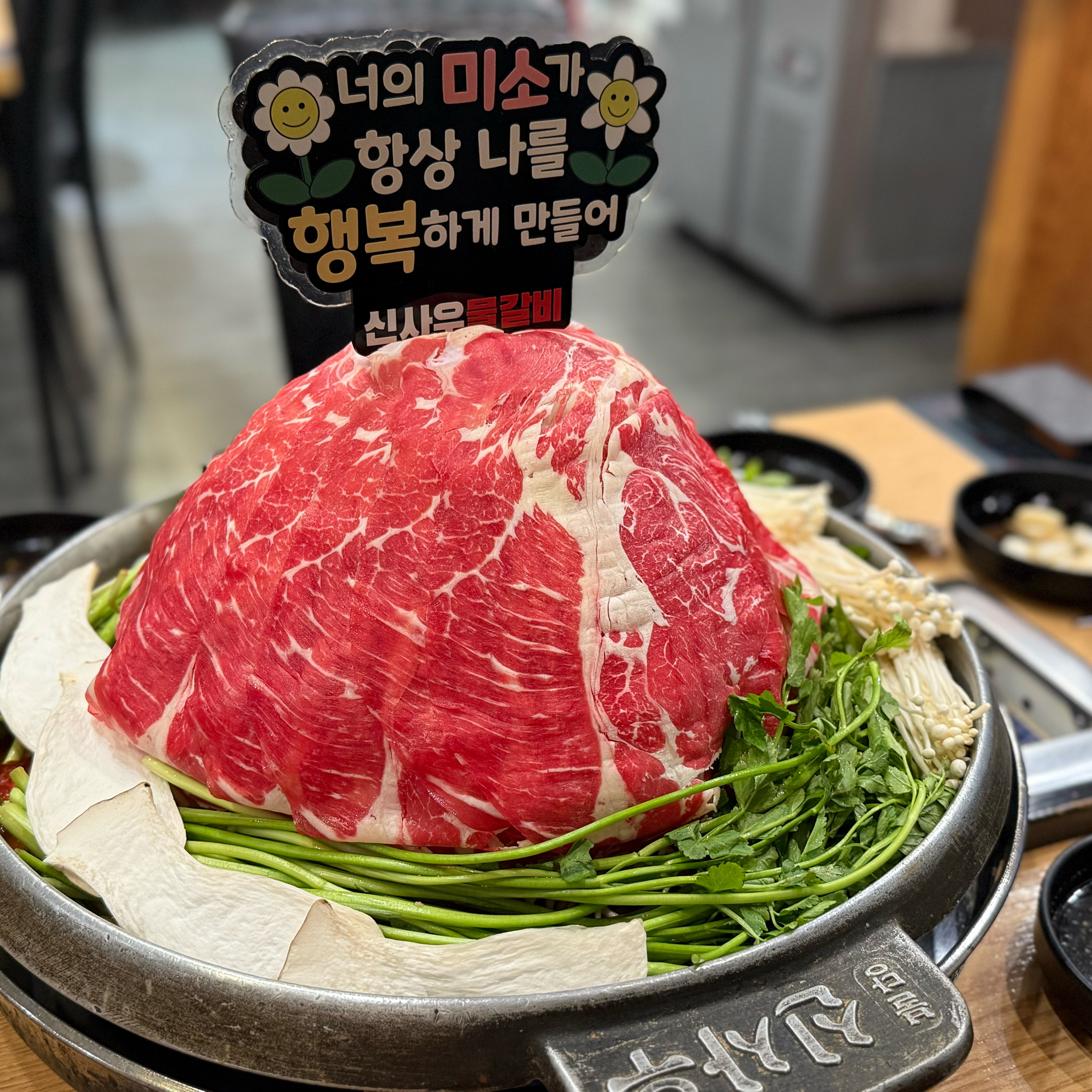 양이 정말 많고 먀장이 넓어 함께 식사하기가 너무 편리했어요~ 사장님과 직원분들 너무나 친