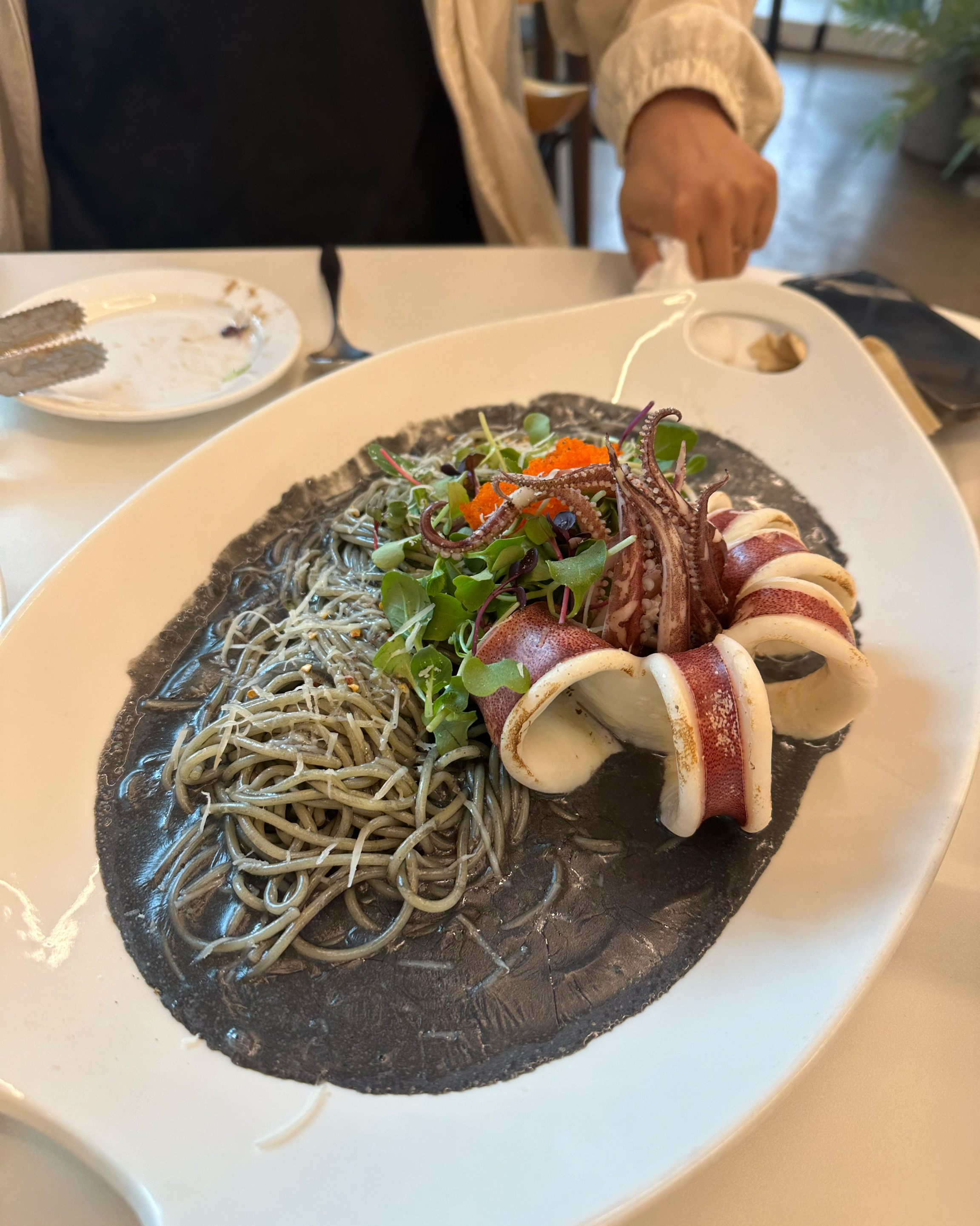처음 방문했는데 매장도 넓고 깔끔하고 자리에서 키오스크로 결제할수 있어서 편했어요! 메뉴도