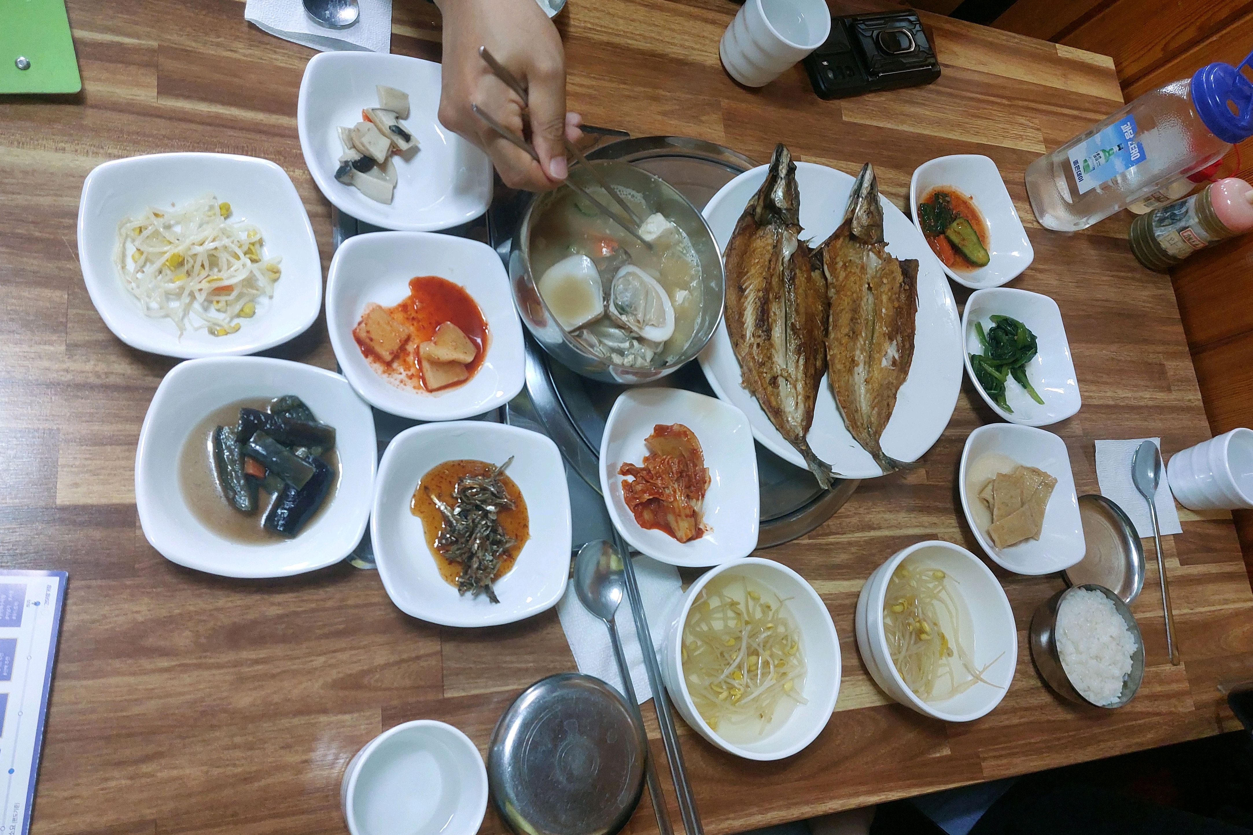 고등어구이는 15000원, 해물된장국 12000원 입니다 - 송정 맛집 월깍두기 대구탕