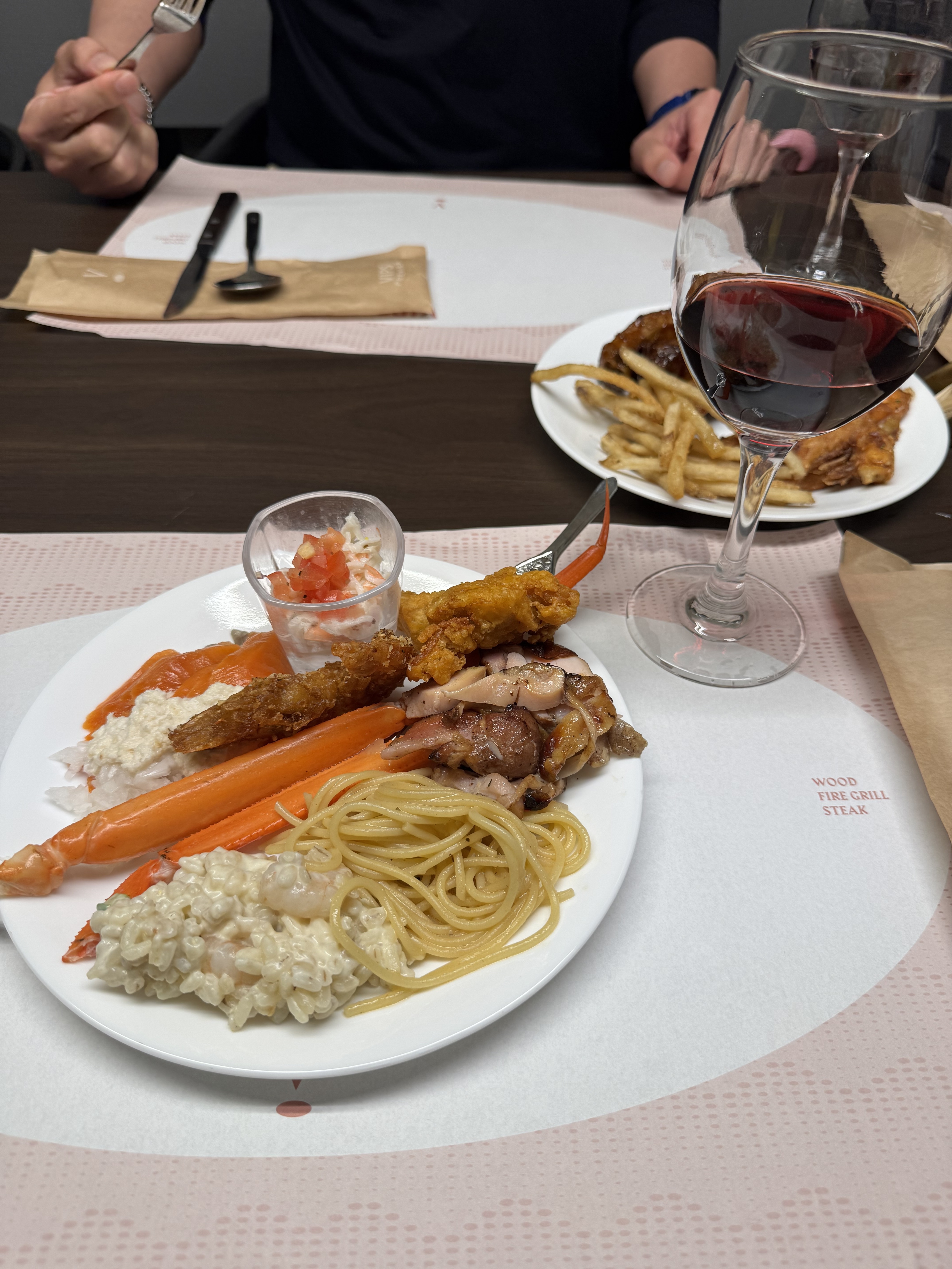 안심채끝스테이크가 너무 맛있었고 샐러드바도 엄청 깨끗해요~ 다음에 재방문 의사 완전 100