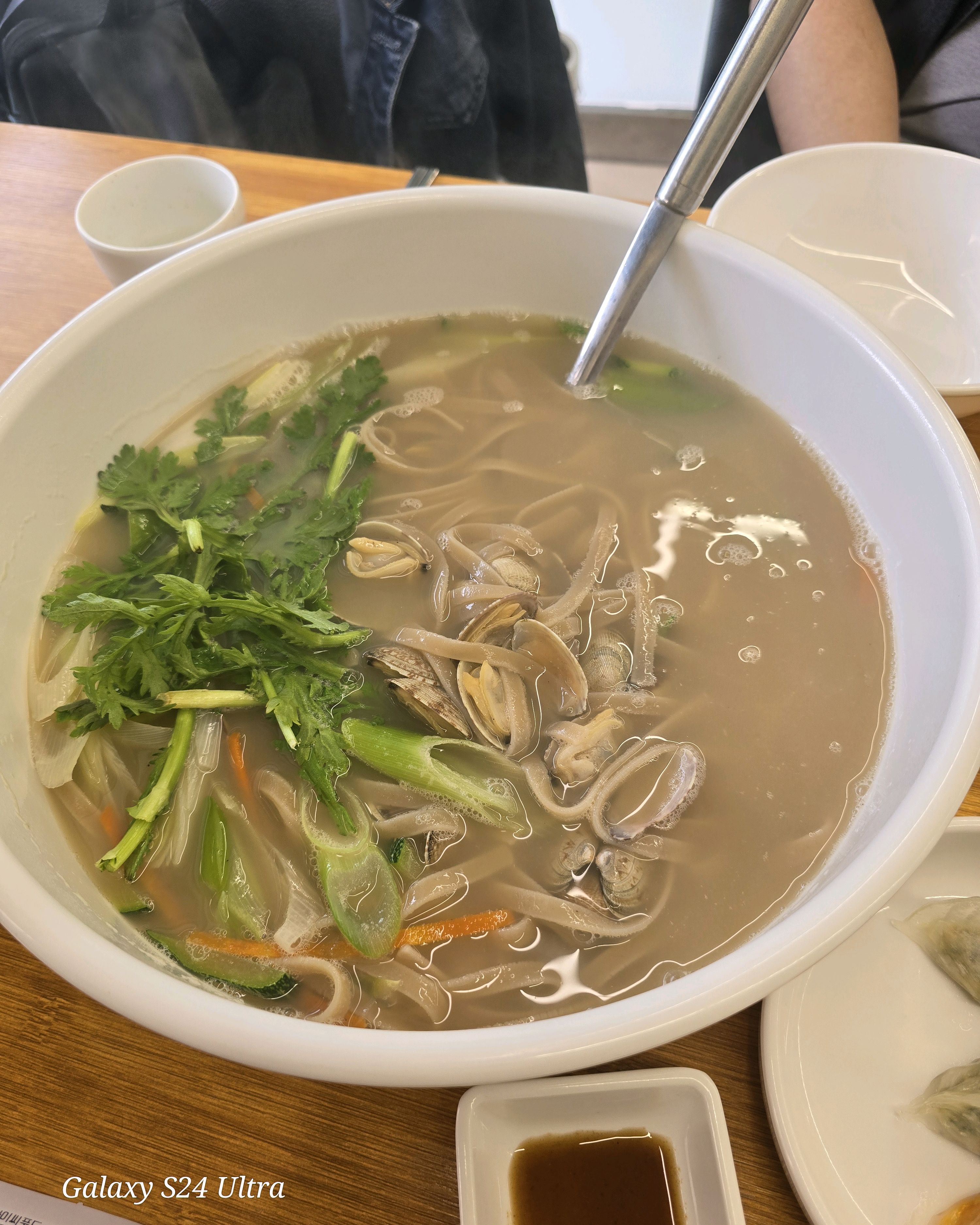 국물이 시원하고 면이 쫄깃쫄깃하고맛있어요 - 인천 맛집 최부영칼국수