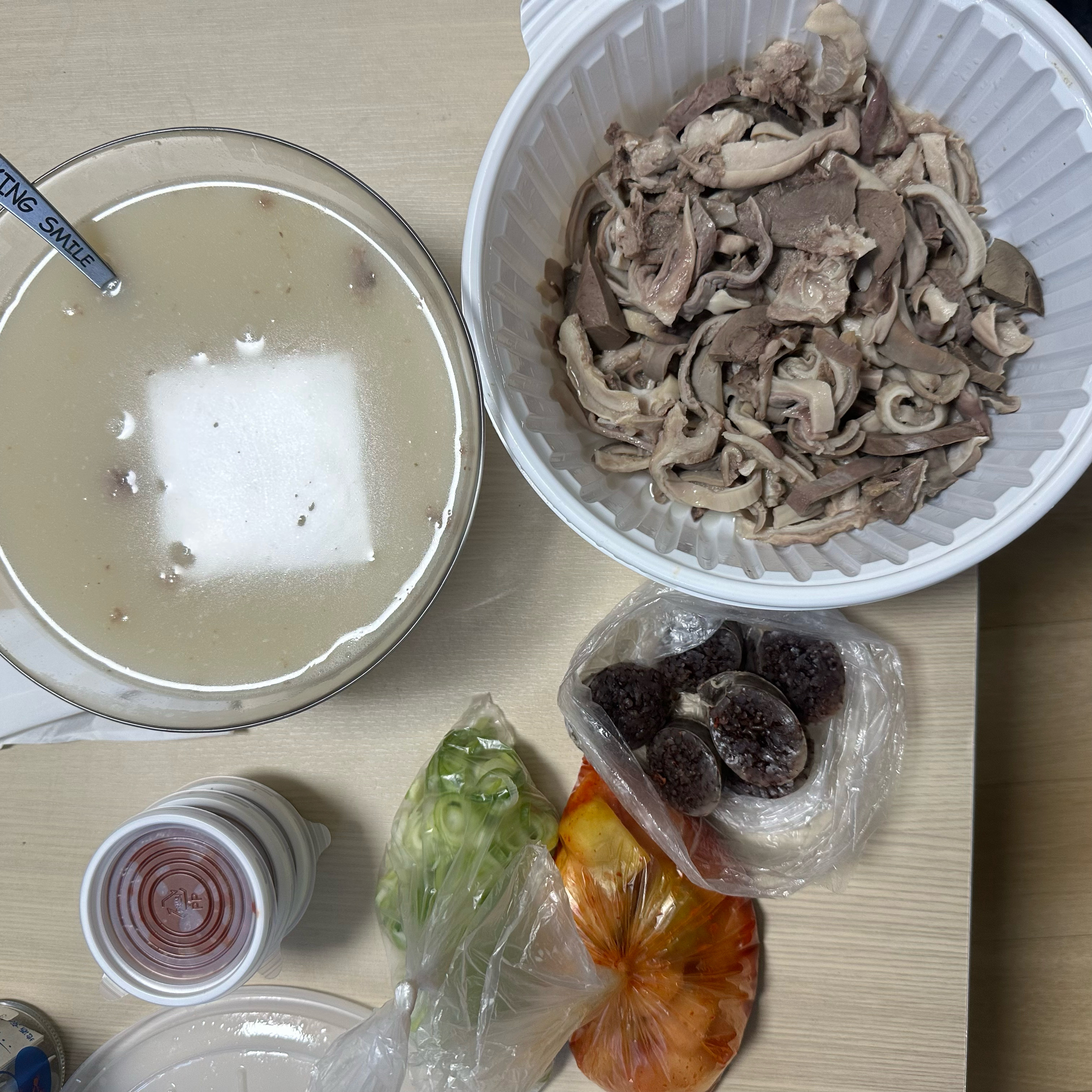 이사 이후 저녁에 많아져서 그냥 포장해봤습니다 - 흑석역 맛집 진미순대