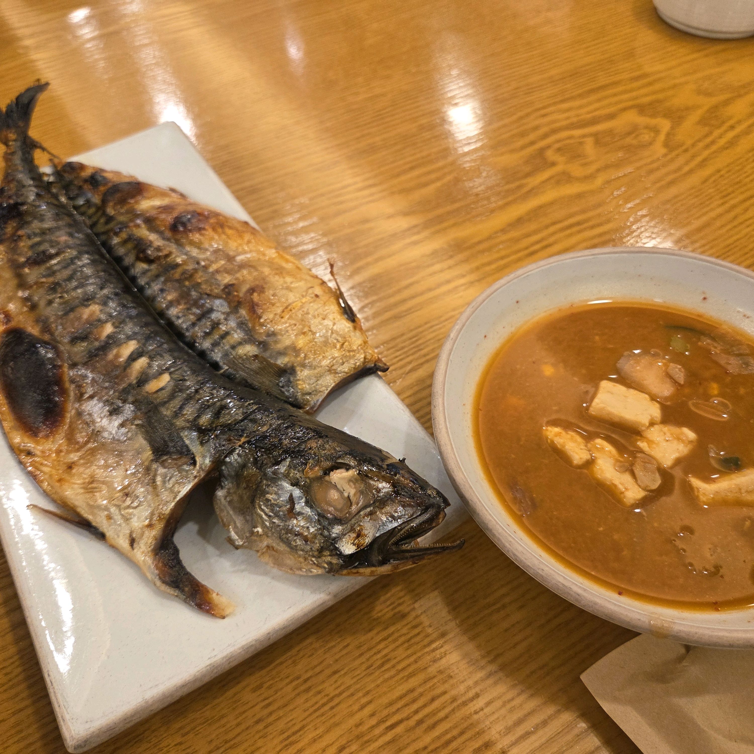 음식이 다 너무 정덜하게 맛있고 매장도 쾌적하고 넓습니다. 부모님 모시고 오기 딱 좋은 식