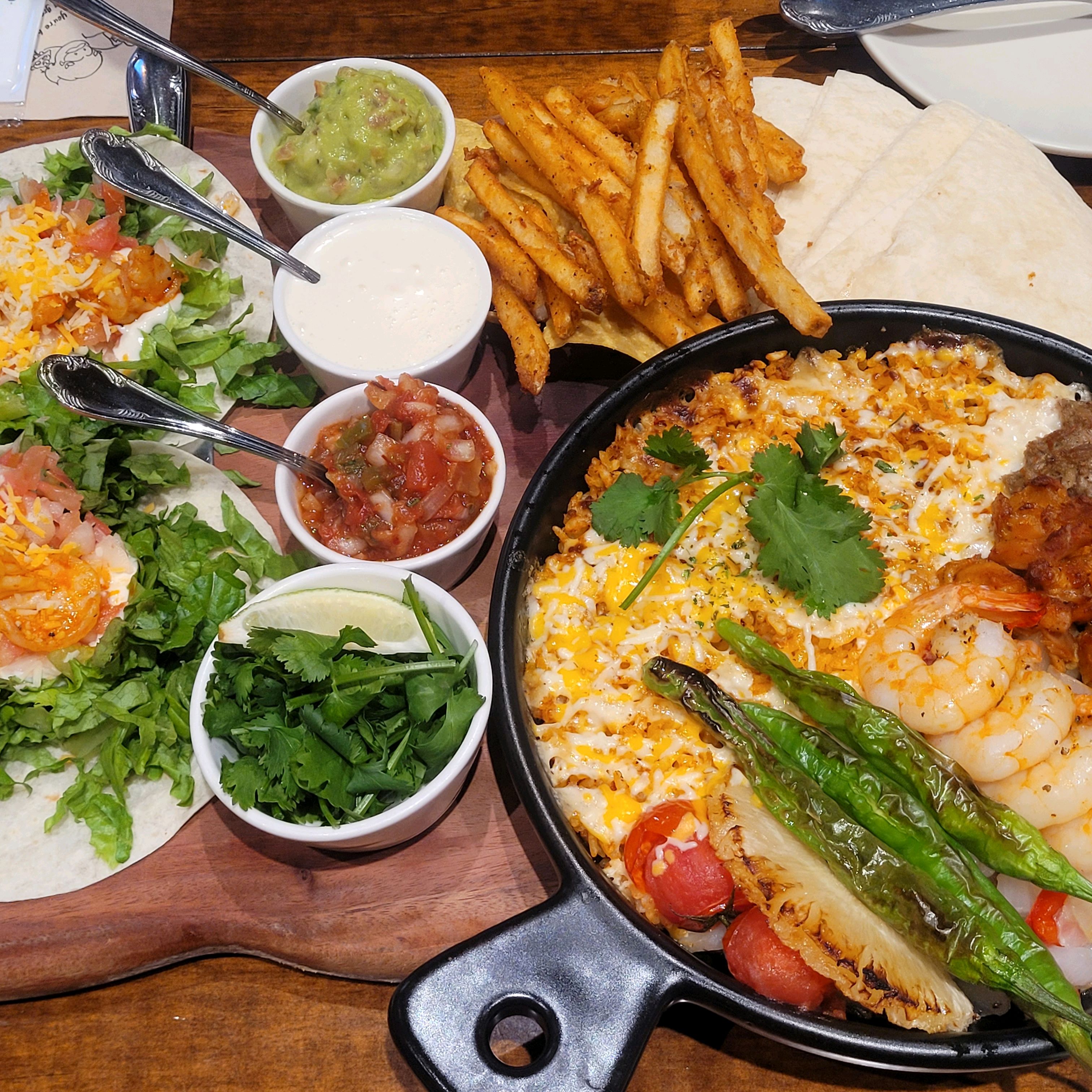 맛있지만 가격대가 좀 있어요. B세트 시켰는데 음료 포함이었으면 좋았을만한 가격대입니다. - 위례 맛집 갓잇 위례점