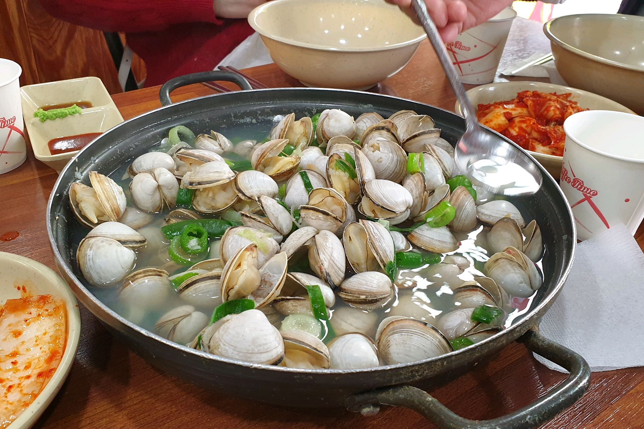 동죽이 달달하고 맛있어요 양도많고 좋아요 - 대전 맛집 오씨칼국수