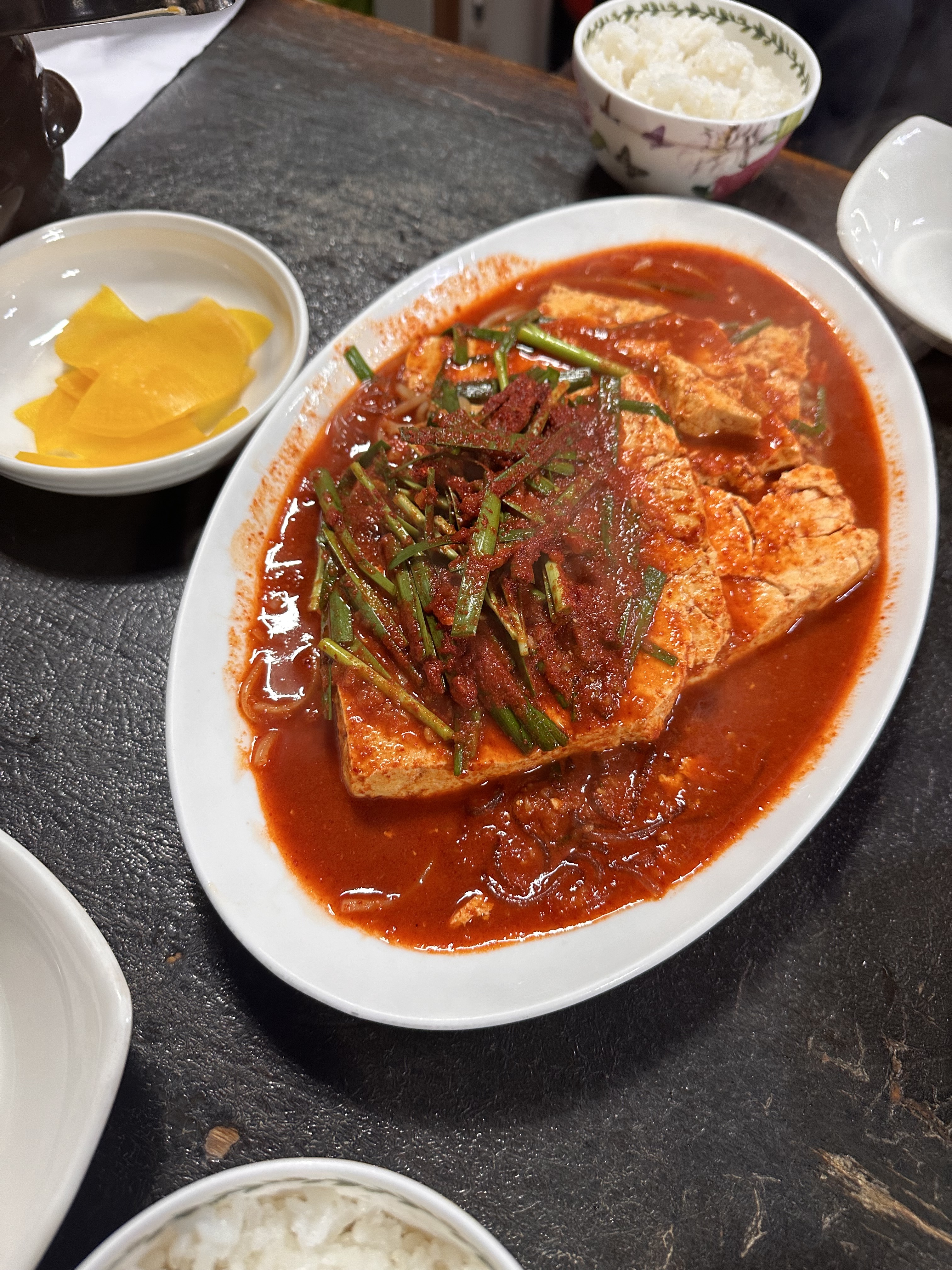가격은 여느 두부두루치기와 비슷했어요 다른 집 가도 충분히 비슷한 맛을 느낄 수 있을거 같