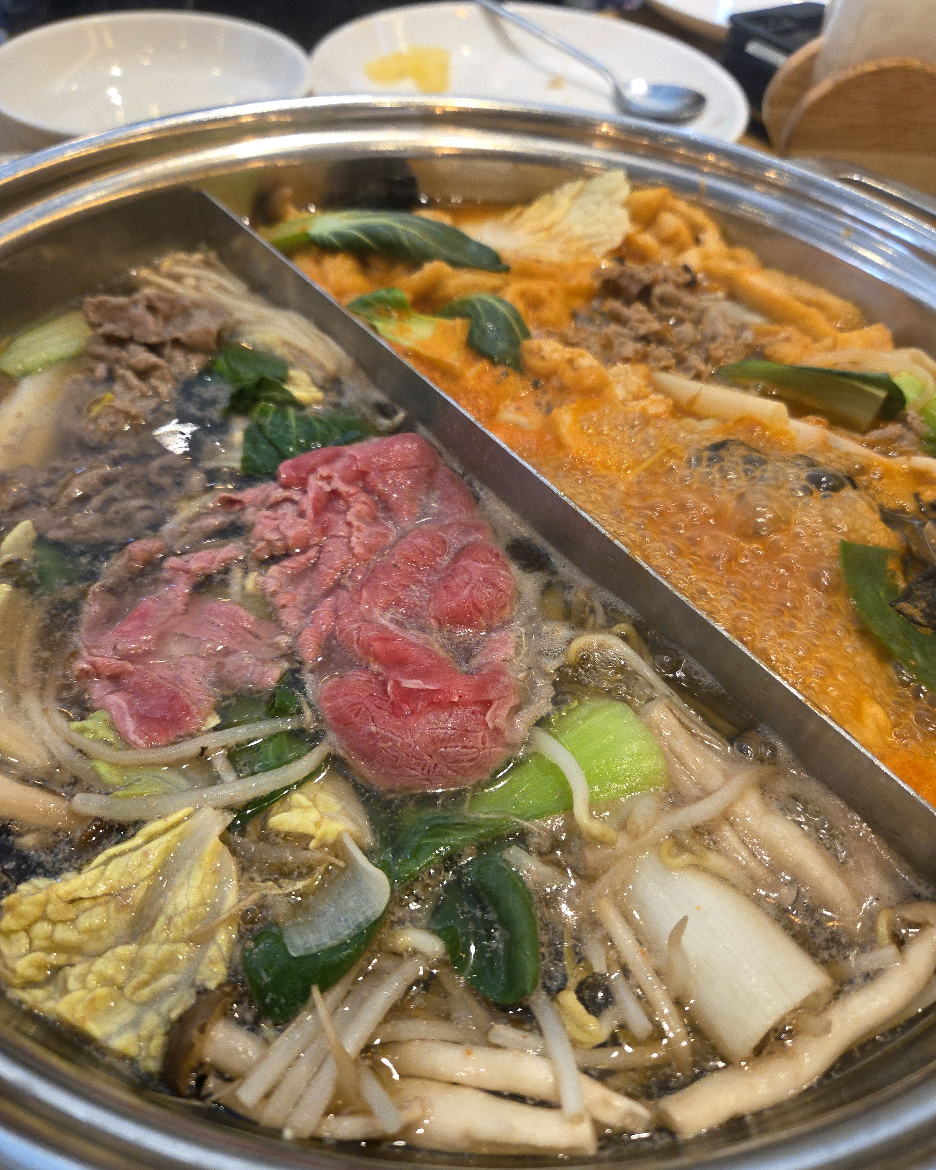 셀프다보니 계속 왔다갔다 해야하긴하지만 내 입맛에 맞게끔 먹을수 있어 좋았어요 - 마산 합포구 맛집 샤브20 마산점