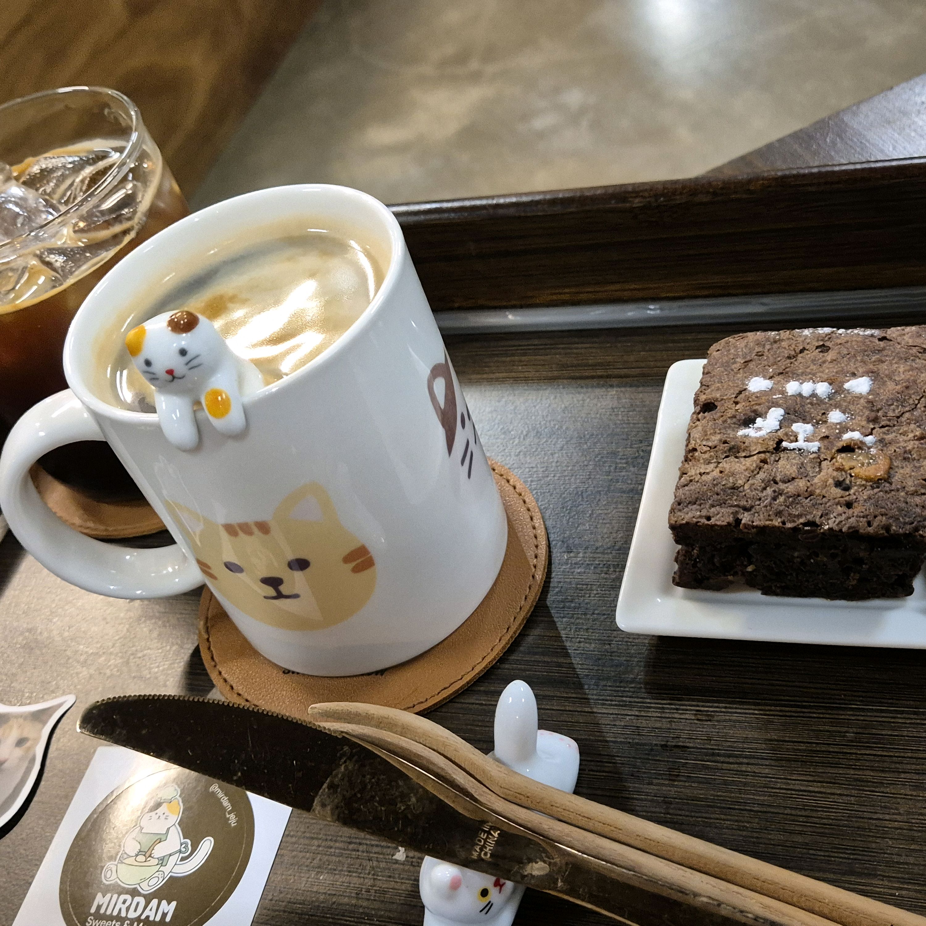 제주도 마지막날.. 힐링하고 갑니다🥰 귀여운 고양이 평화로운 카페에 고양이 소품까지😘😗 행