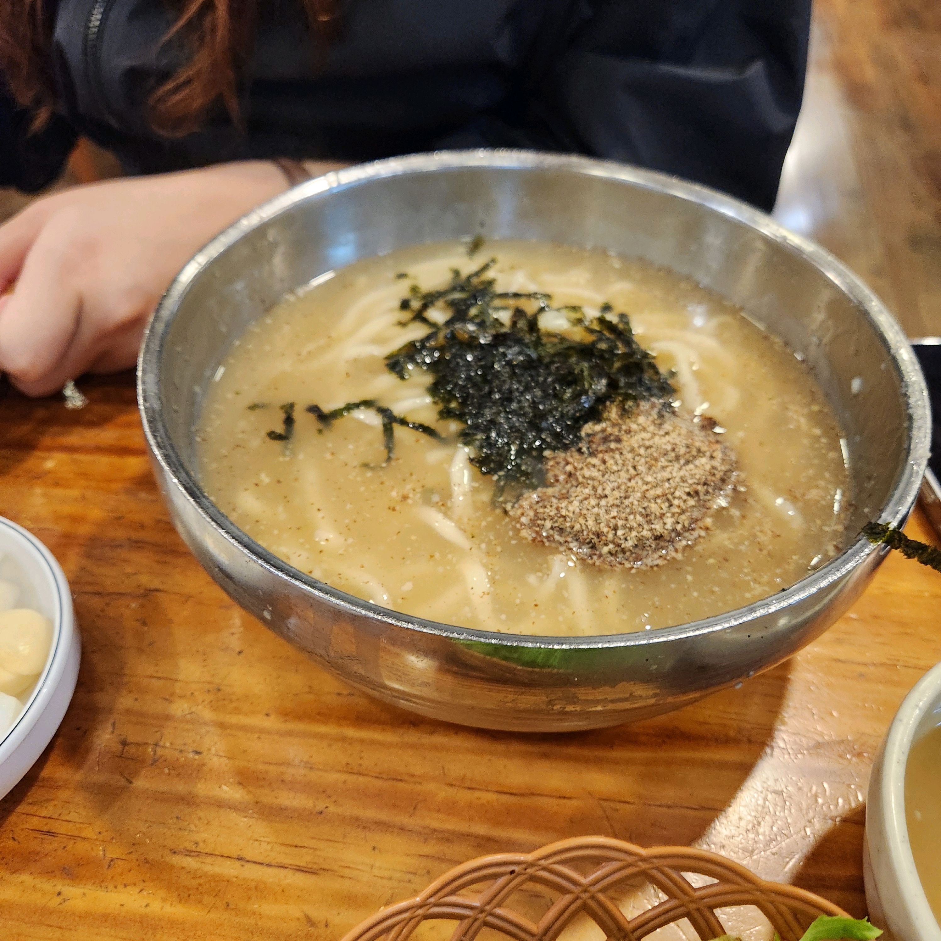맛있어요. 면 자체가 쫄깃하고 되게 맛있습니다. - 대전 맛집 김화칼국수