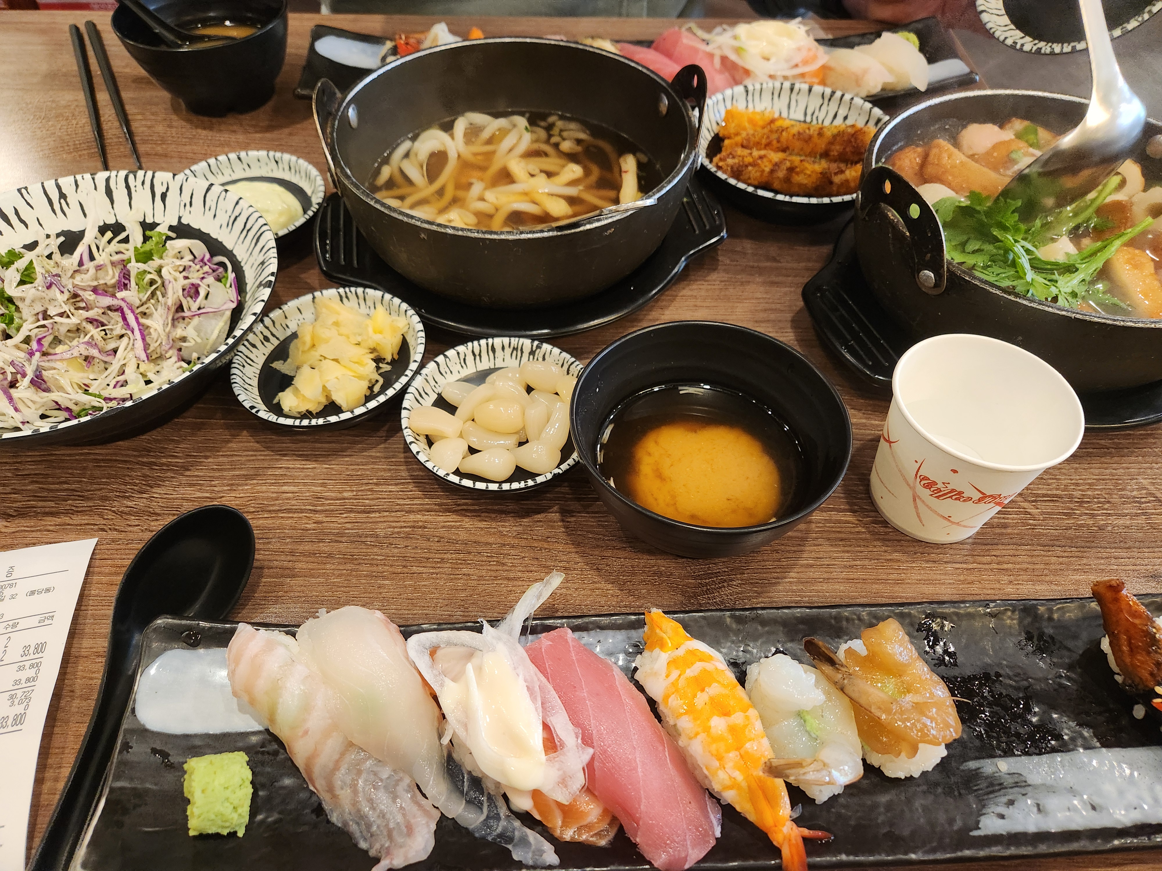 초밥과 어린이메뉴를 시켰는데 초밥도 다양하게 맛있고 어린이를 위한 메뉴가 따로 준비되어 있