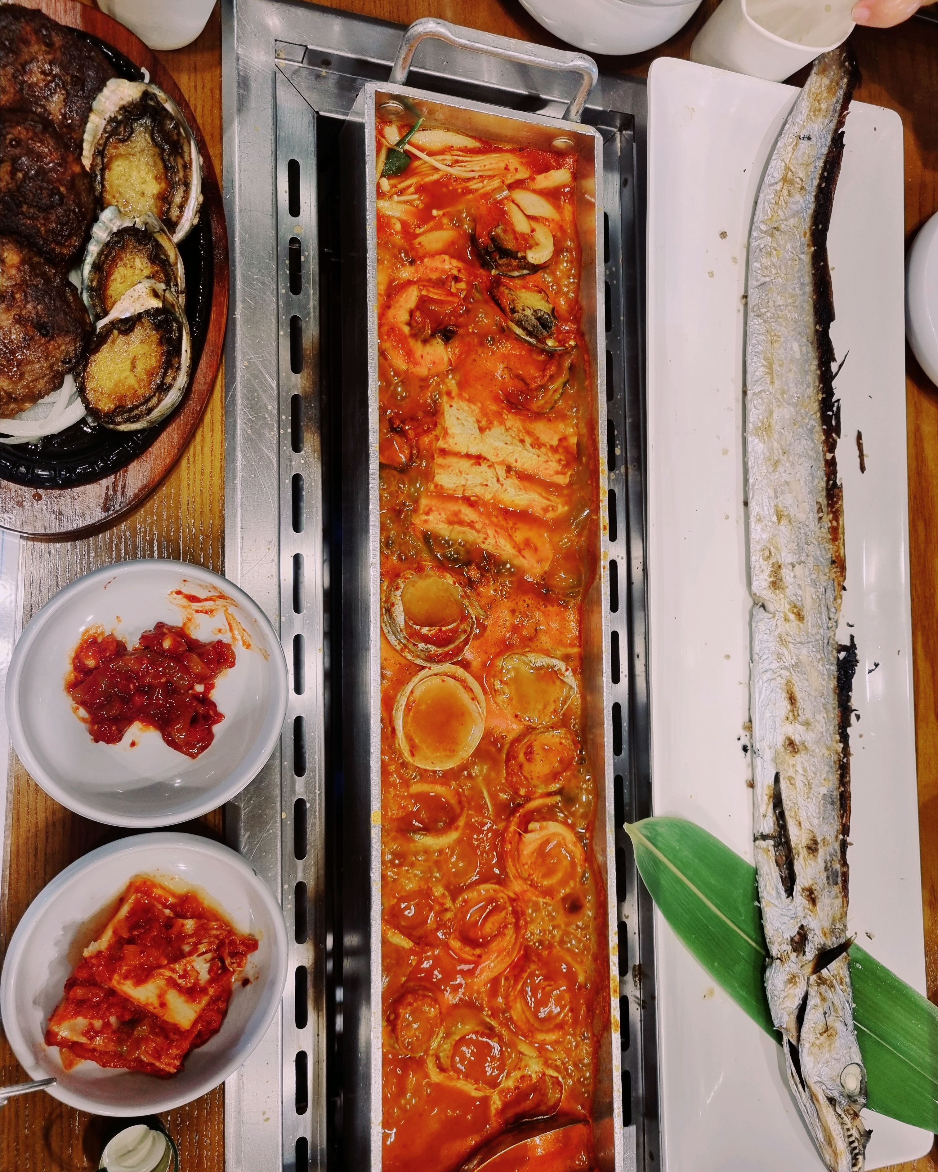 숙소근처  맛집 검색하고 방문했어요~~ 순살갈치라  먹기 너무좋아요^^   떡갈비 튀김  