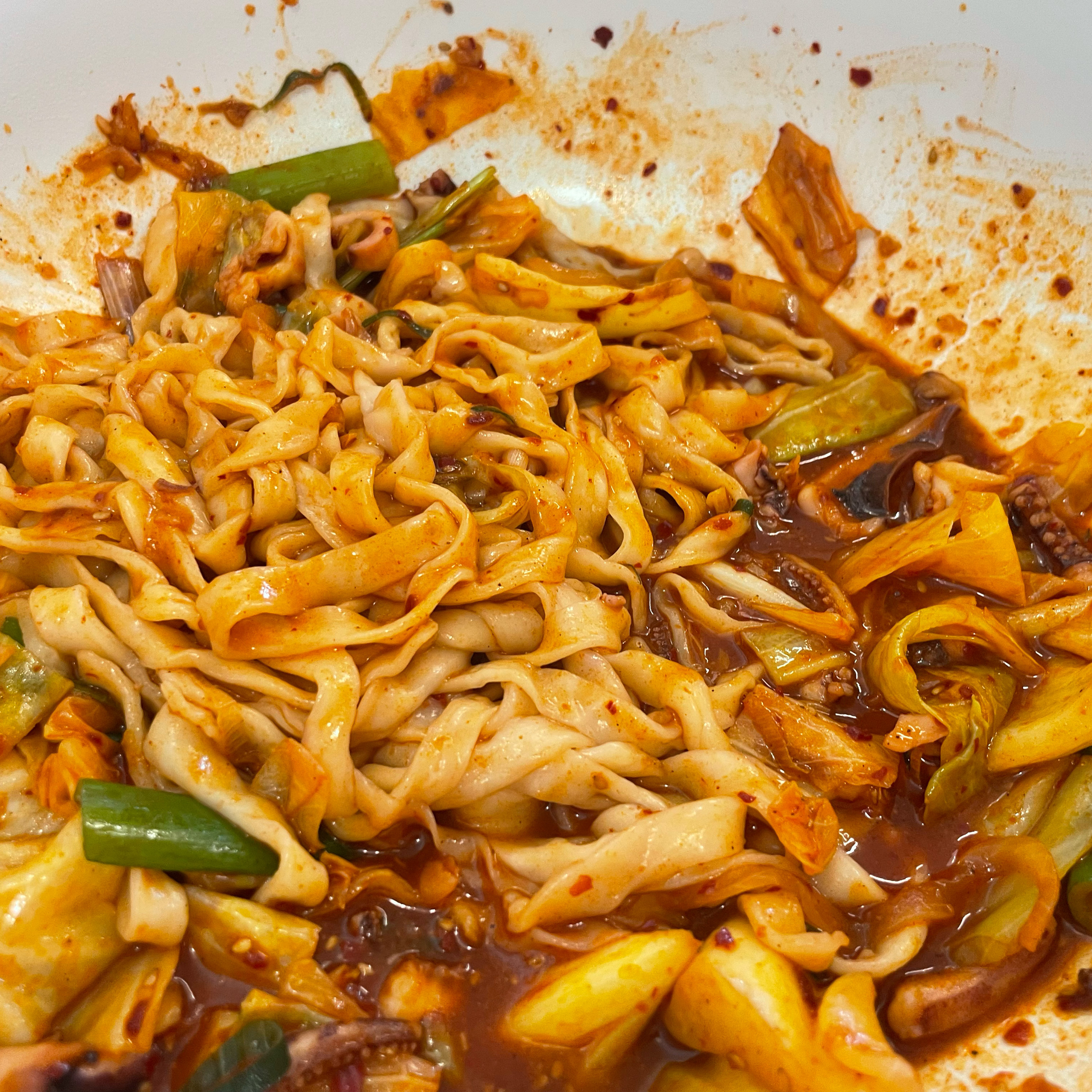 비빔칼제비 처음 먹어봐요! - 경포대 맛집 강릉칼제비 강릉본점