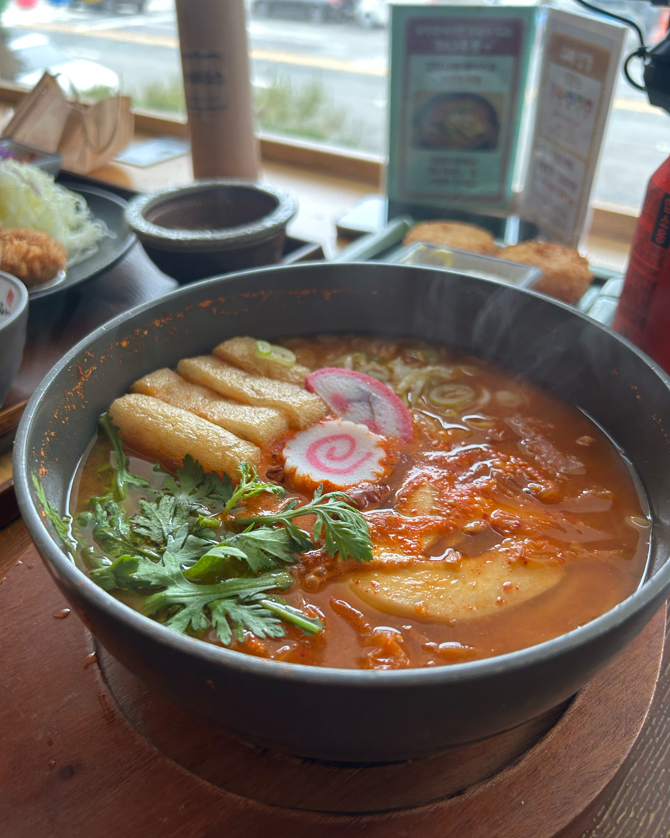 김치 나베 우동 너무 맛있어요 - 송정 맛집 하나돈까스 송정해수욕장점