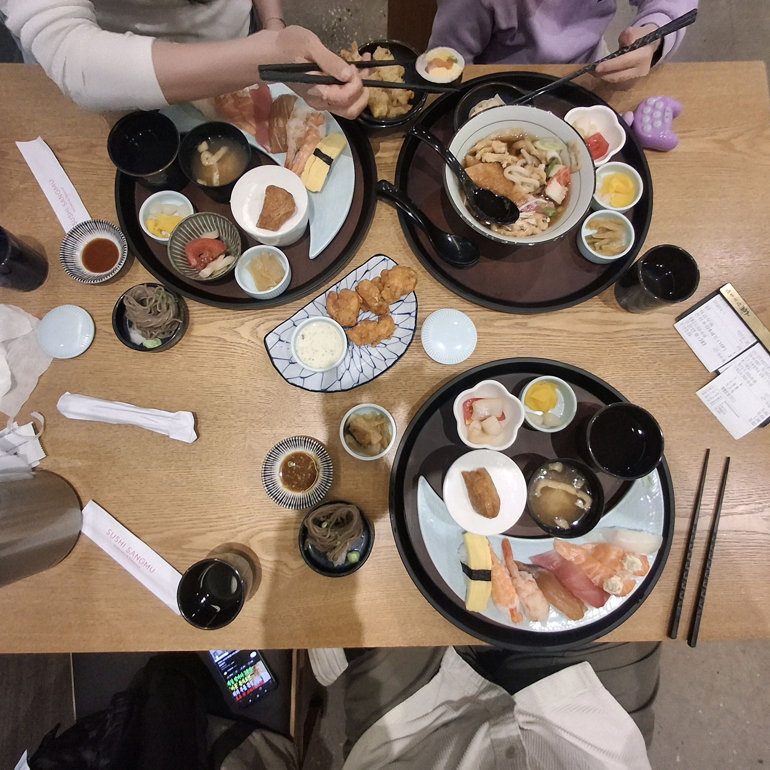 지나다가 손님이 많길래 가족과 와봤는데 왜 손님이 많은지 알겠네요. 맛도 좋고 가격 대비